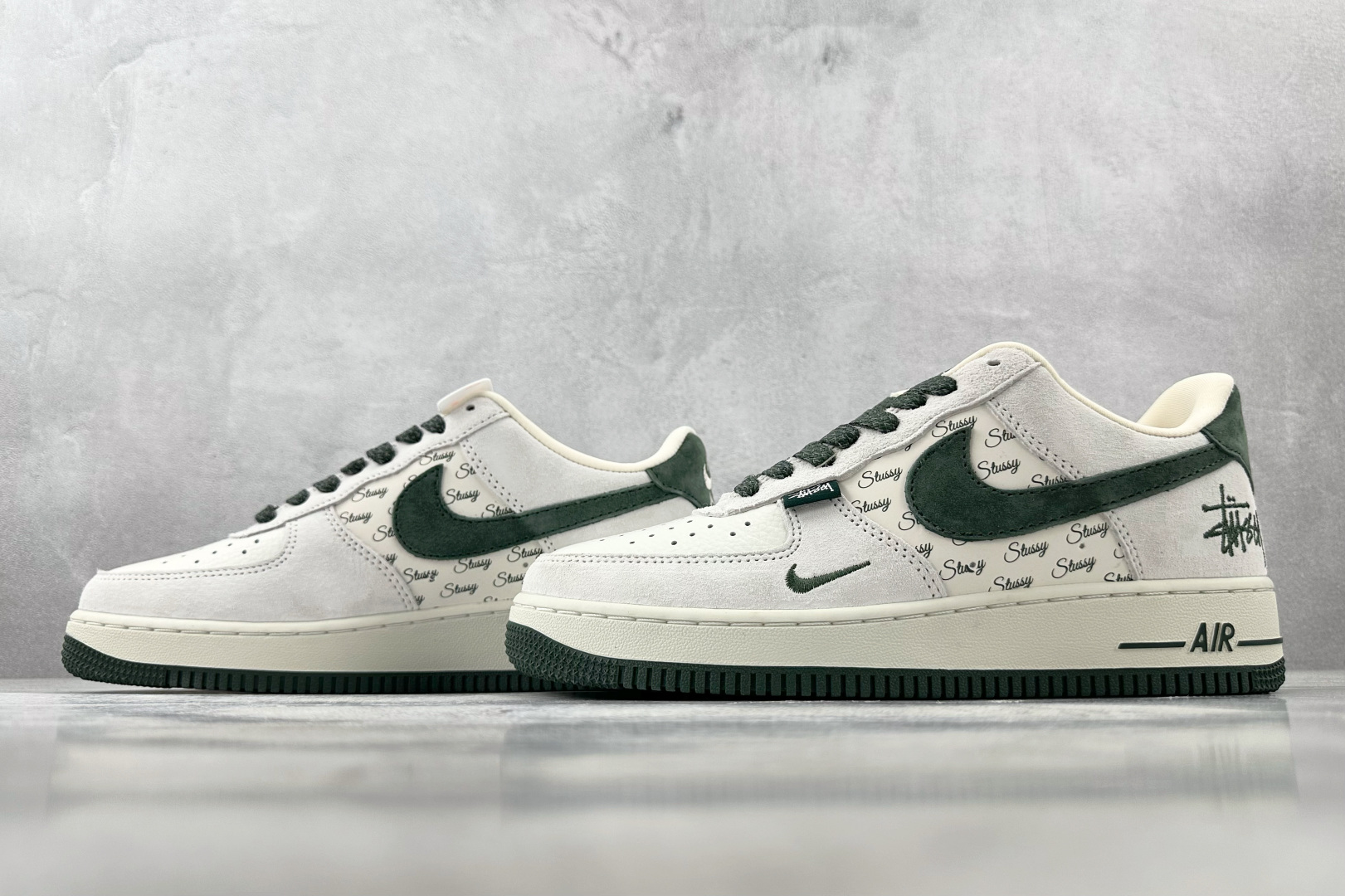 XC特价 本地
Nike Air Force 1'07  斯图西 联名 白绿

货号：CH6336 51