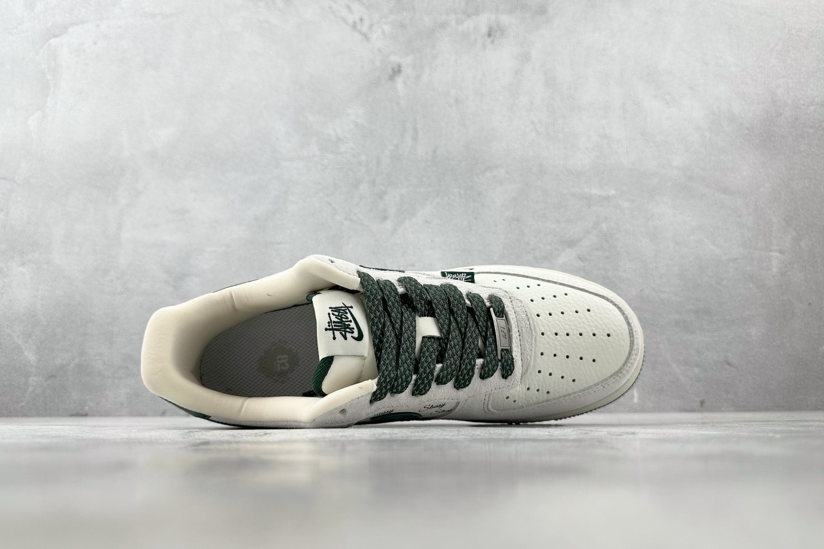XC特价 本地
Nike Air Force 1'07  斯图西 联名 白绿

货号：CH6336 51