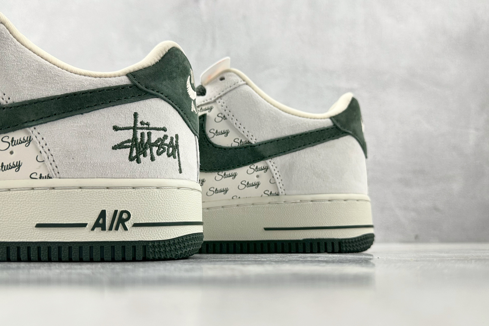 XC特价 本地
Nike Air Force 1'07  斯图西 联名 白绿

货号：CH6336 51