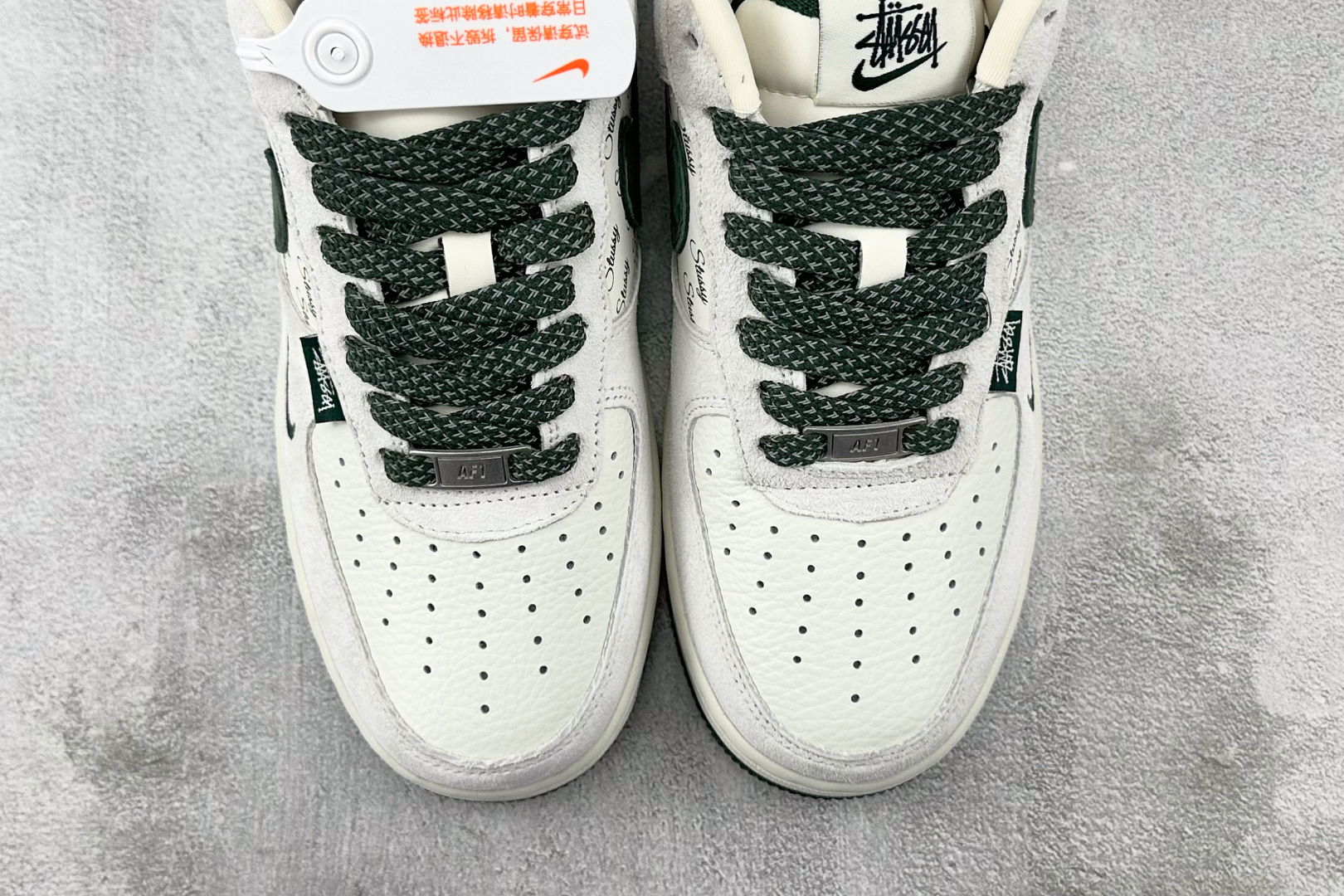 XC特价 本地
Nike Air Force 1'07  斯图西 联名 白绿

货号：CH6336 51