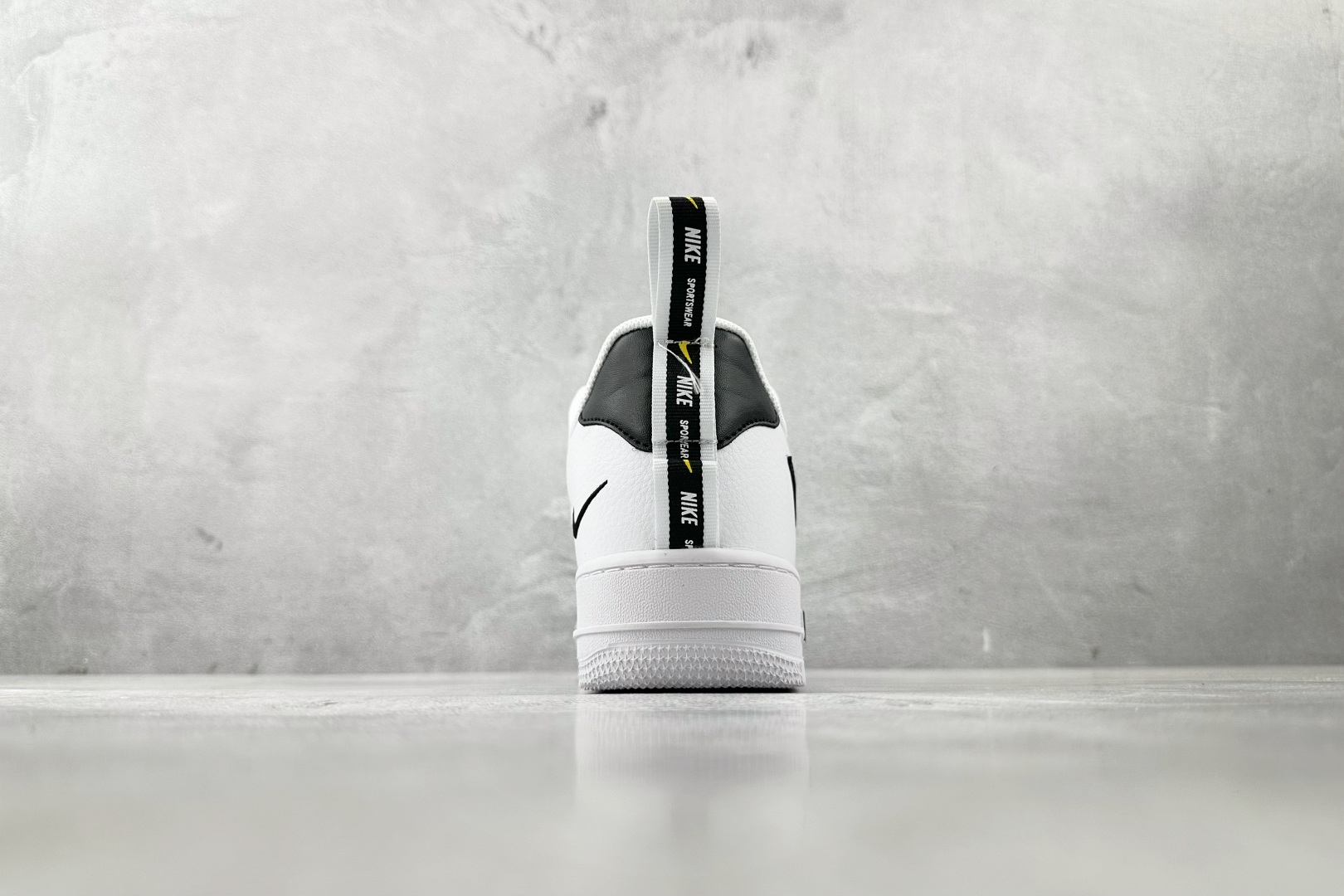 外贸批次 Nike Air Force 1 07 LV8 Utility Black 年白 AJ7747-100
