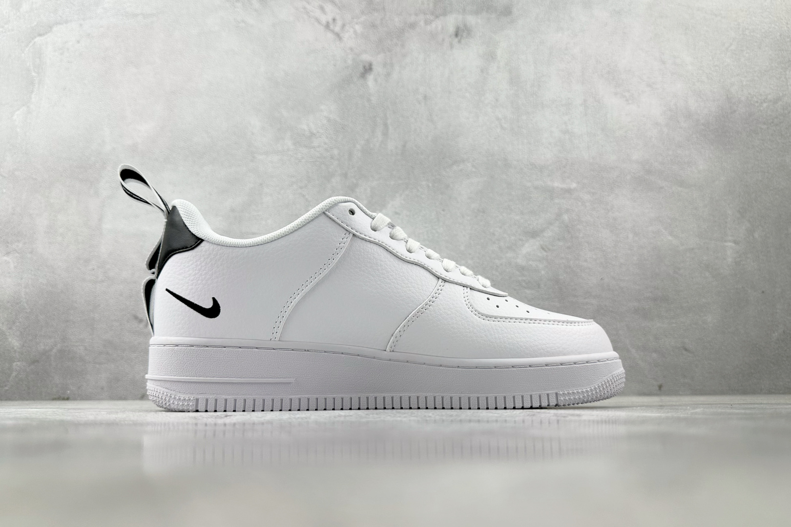 外贸批次 Nike Air Force 1 07 LV8 Utility Black 年白 AJ7747-100