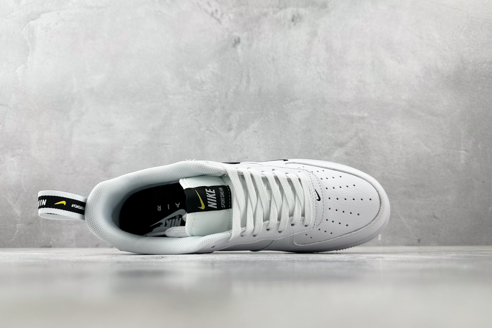 外贸批次 Nike Air Force 1 07 LV8 Utility Black 年白 AJ7747-100