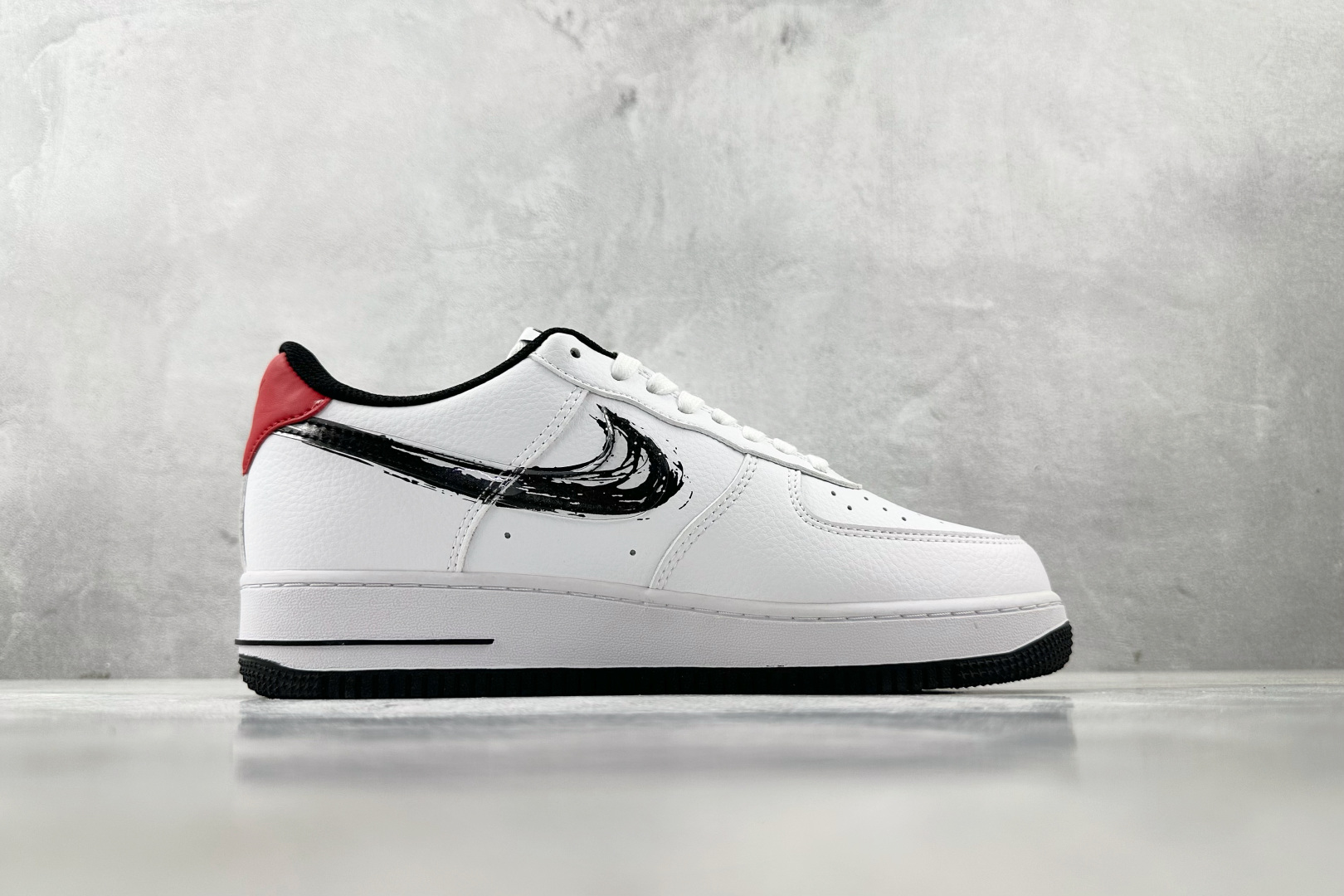 外贸批次 Nike Air Force 1 07 LV8 笔刷 白黑 DA4657-100