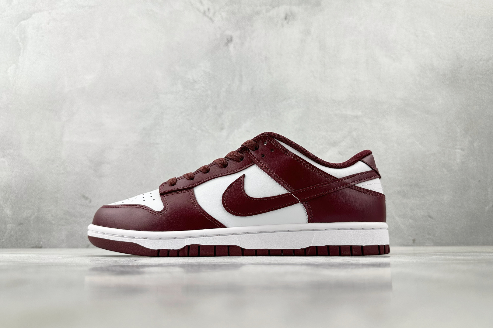 YC 本地
Nike Dunk low retro 褐色

货号：DV0833-115
尺码：40 40
