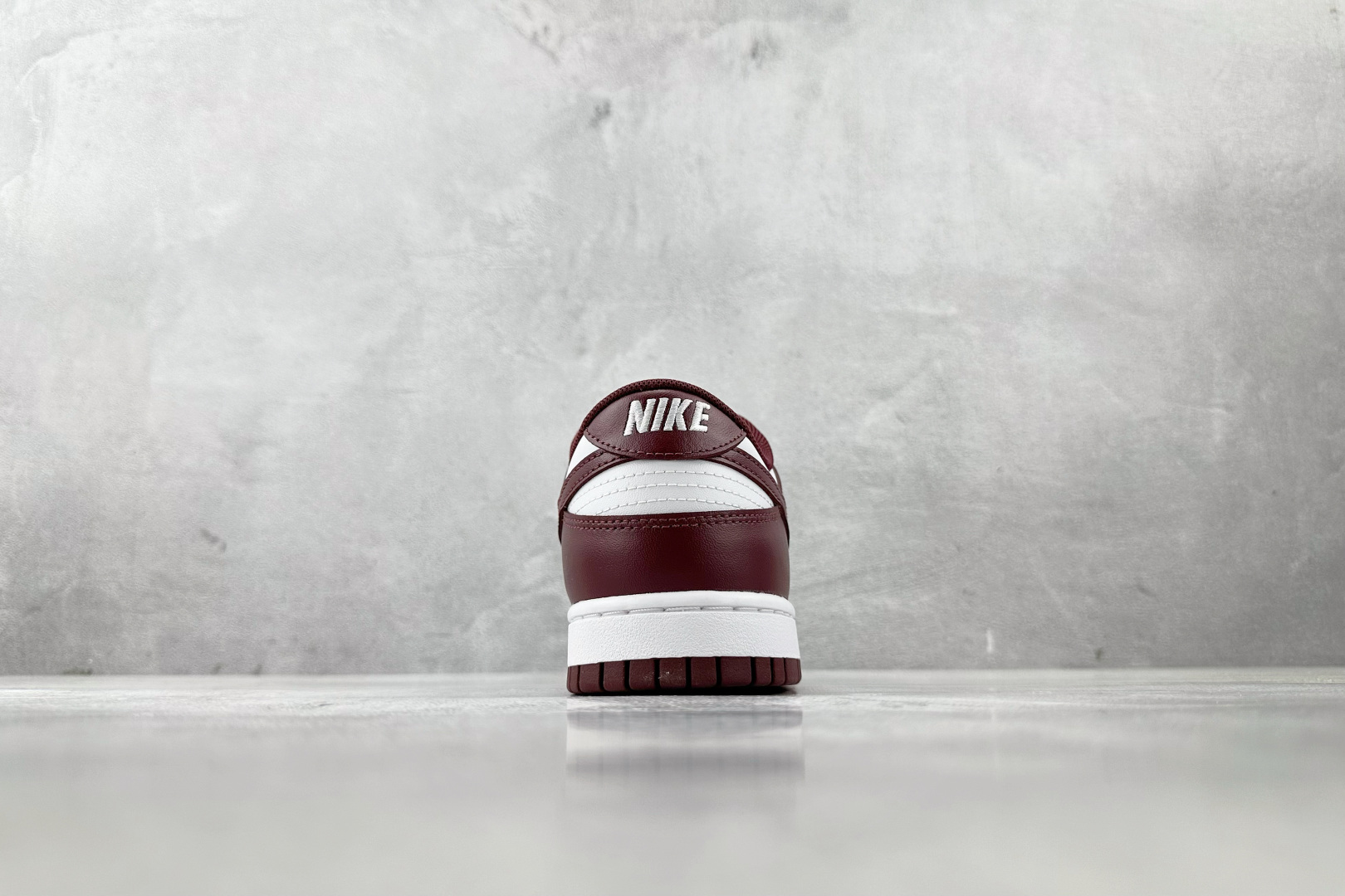 YC 本地
Nike Dunk low retro 褐色

货号：DV0833-115
尺码：40 40