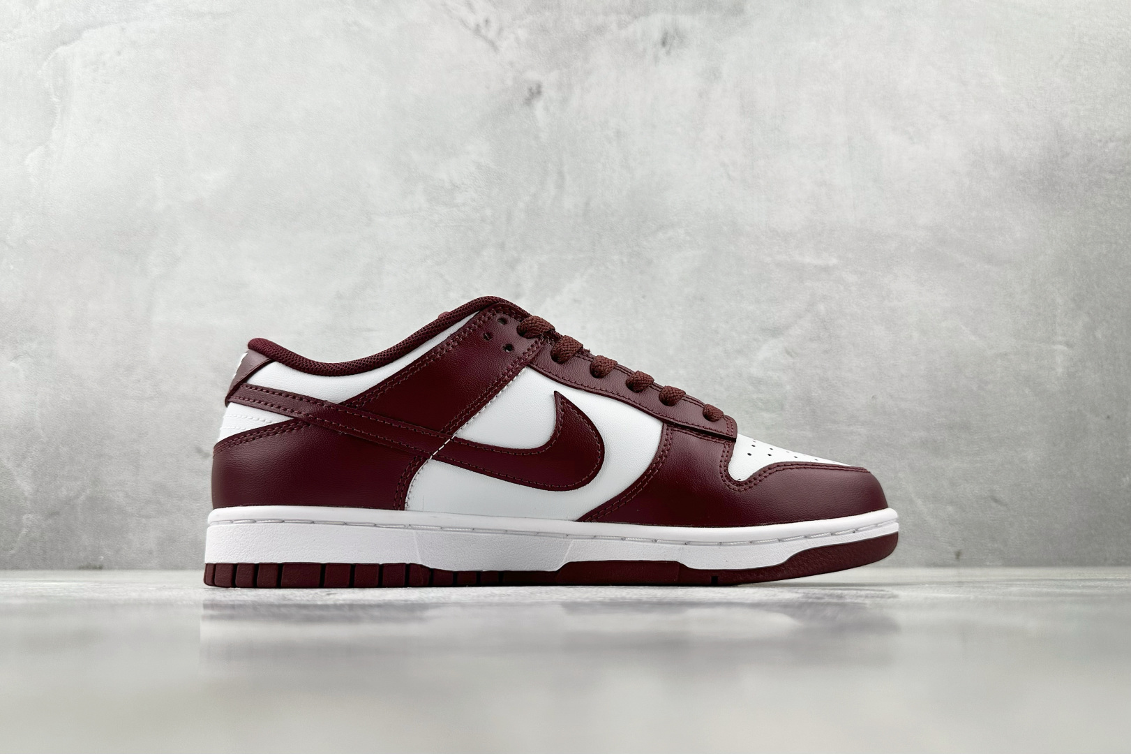 YC 本地
Nike Dunk low retro 褐色

货号：DV0833-115
尺码：40 40