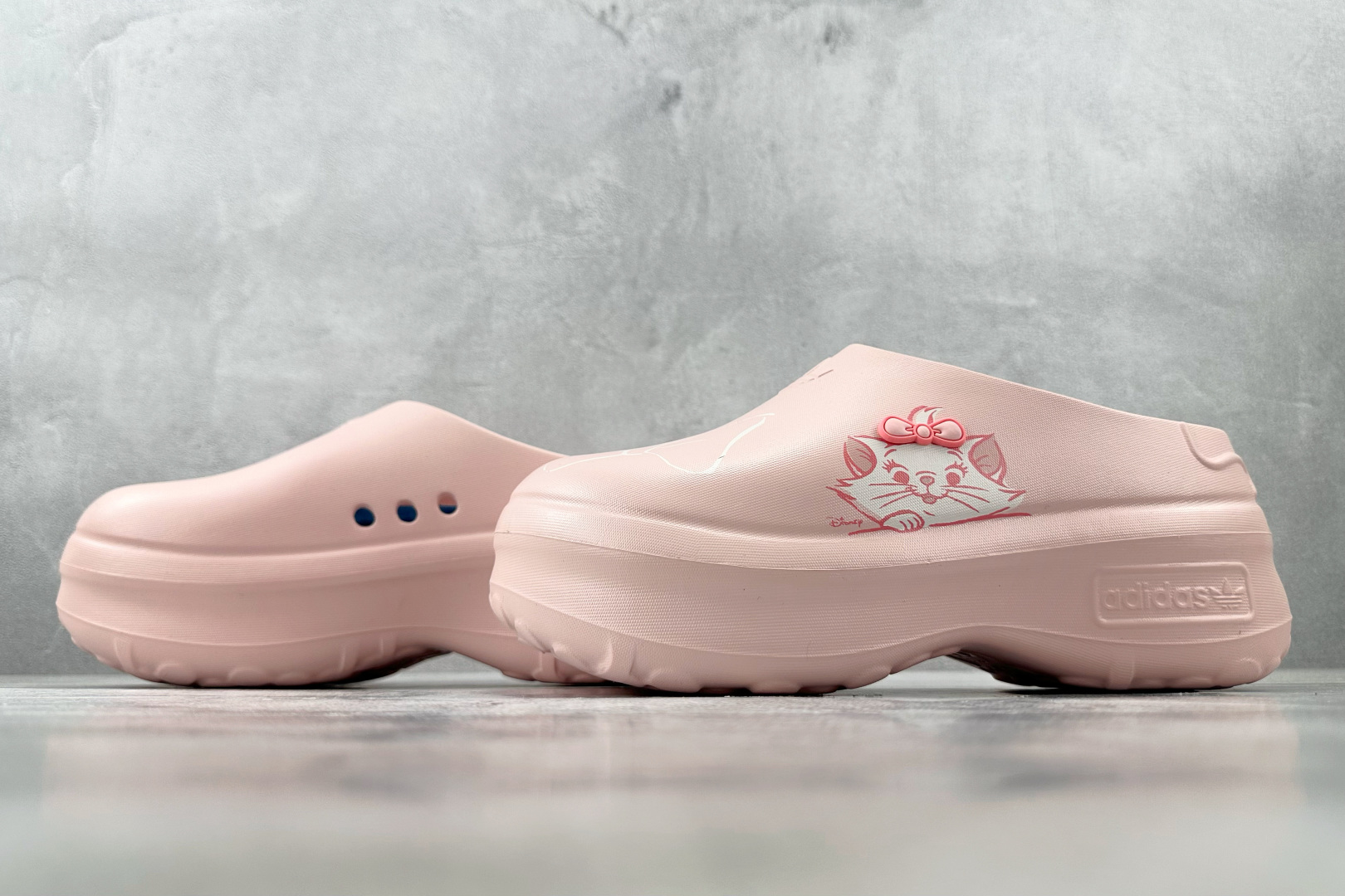 迪士尼《猫儿历险记》× adidas originals ADIFOMSTAN MULE 粉色 JR7150