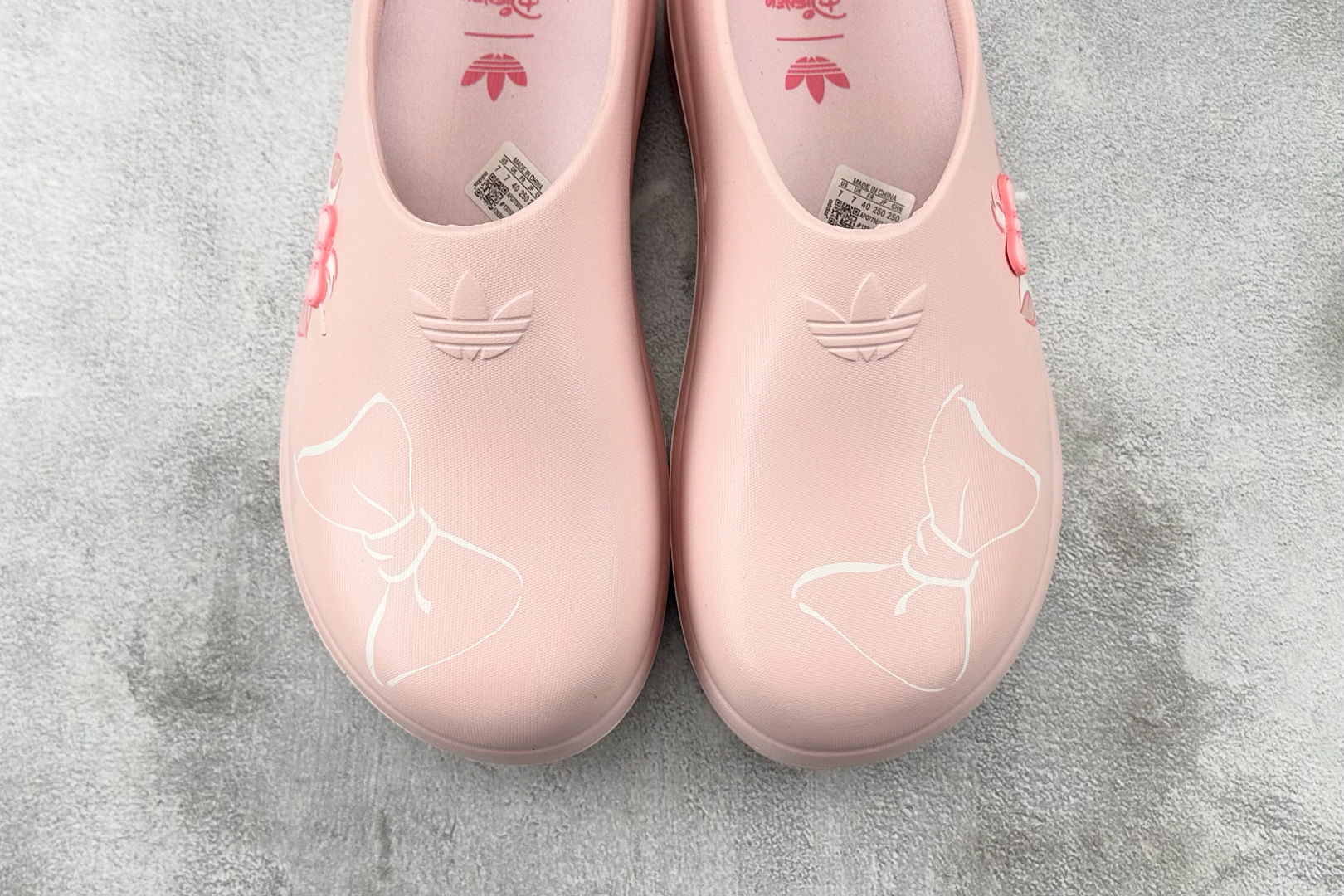 迪士尼《猫儿历险记》× adidas originals ADIFOMSTAN MULE 粉色 JR7150