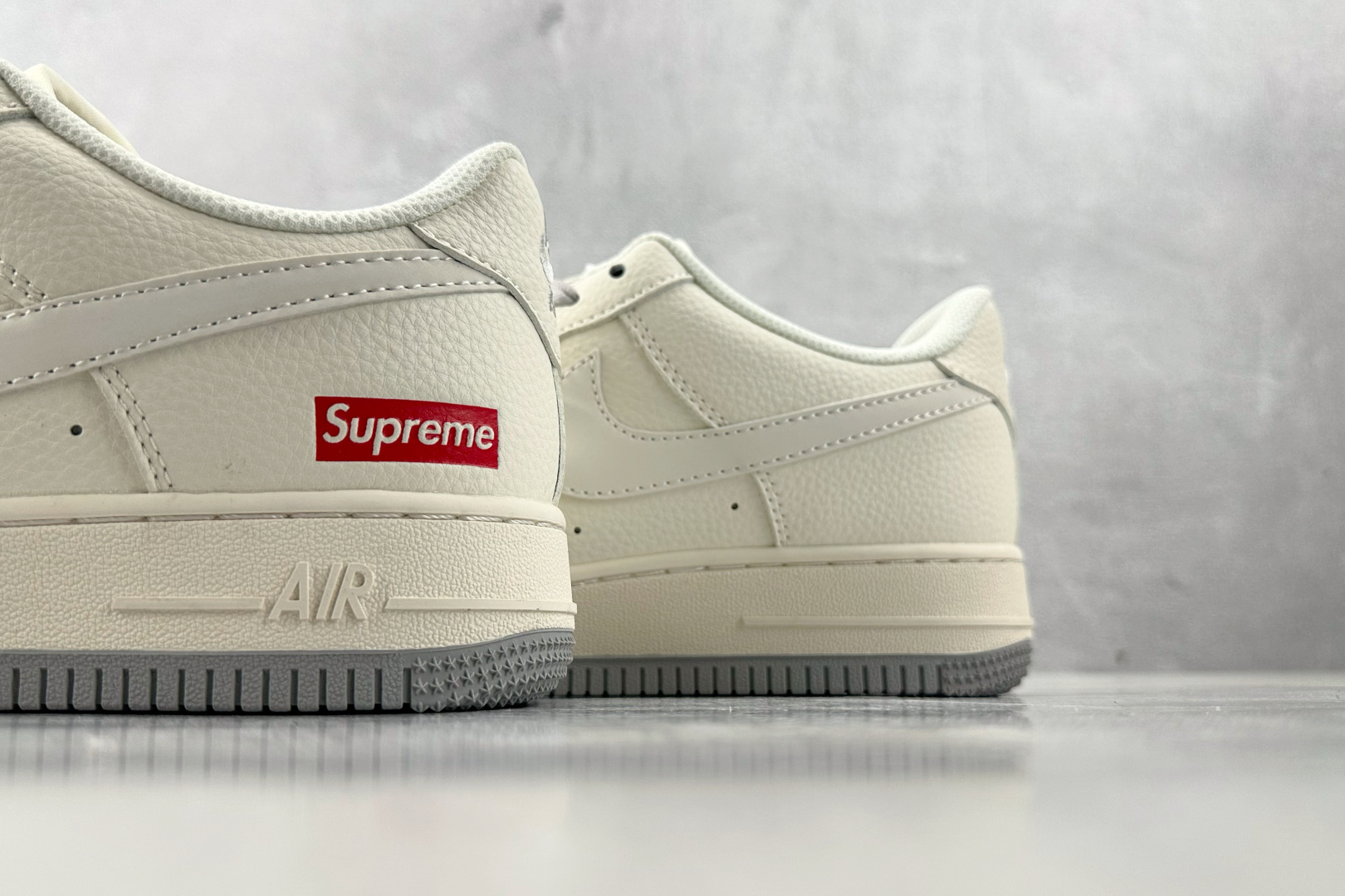 Nike Air Force 1'07 Supreme 联名 米白红 XX3168-157