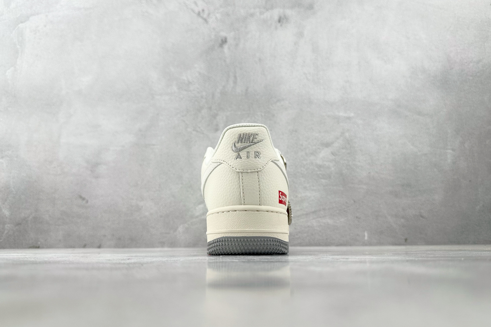 Nike Air Force 1'07 Supreme 联名 米白红 XX3168-157