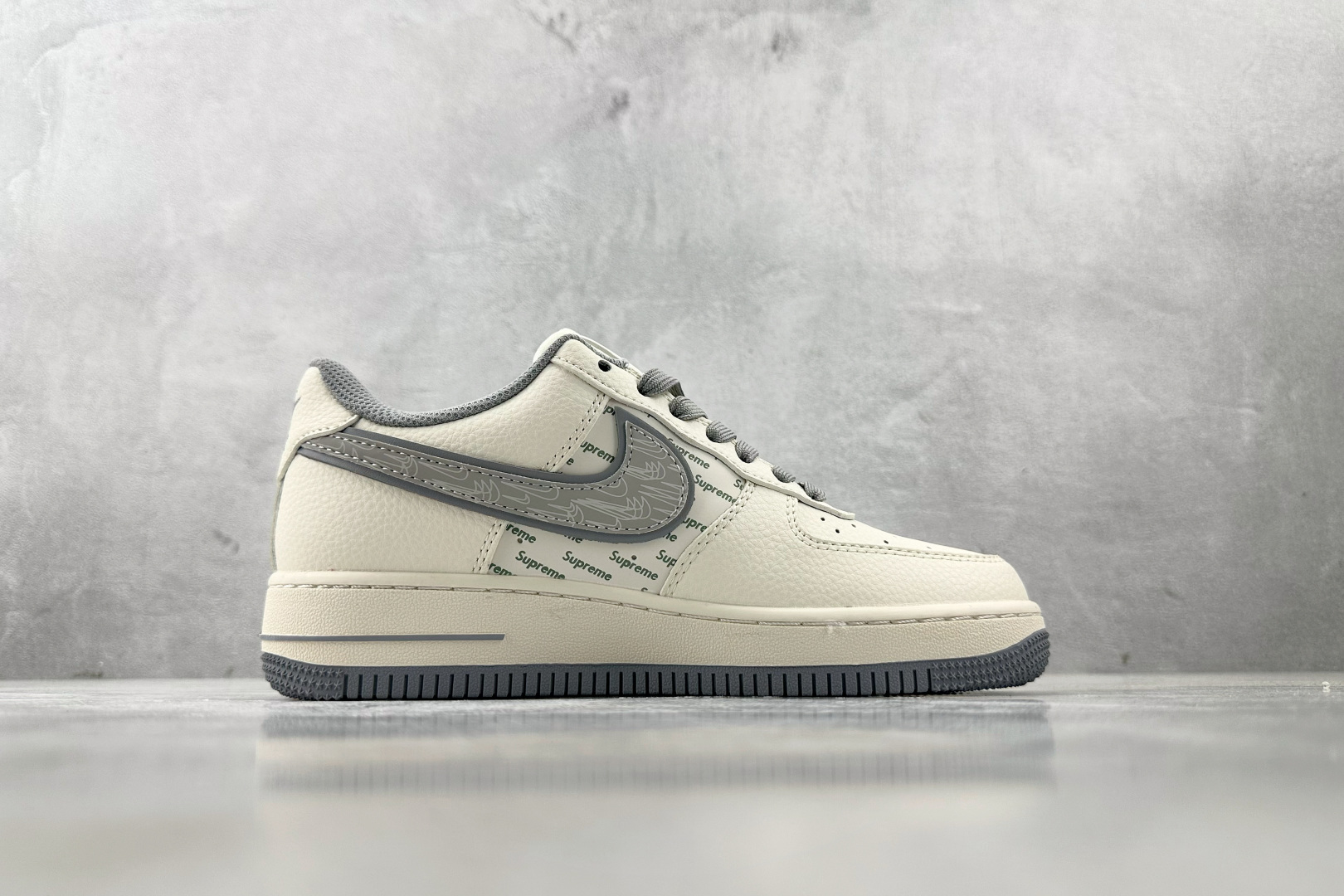 260 Nike Air Force 1'07 Supreme 联名 米白灰 XX3168-147