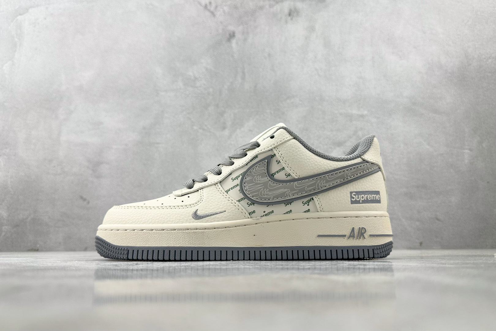 260 Nike Air Force 1'07 Supreme 联名 米白灰 XX3168-147