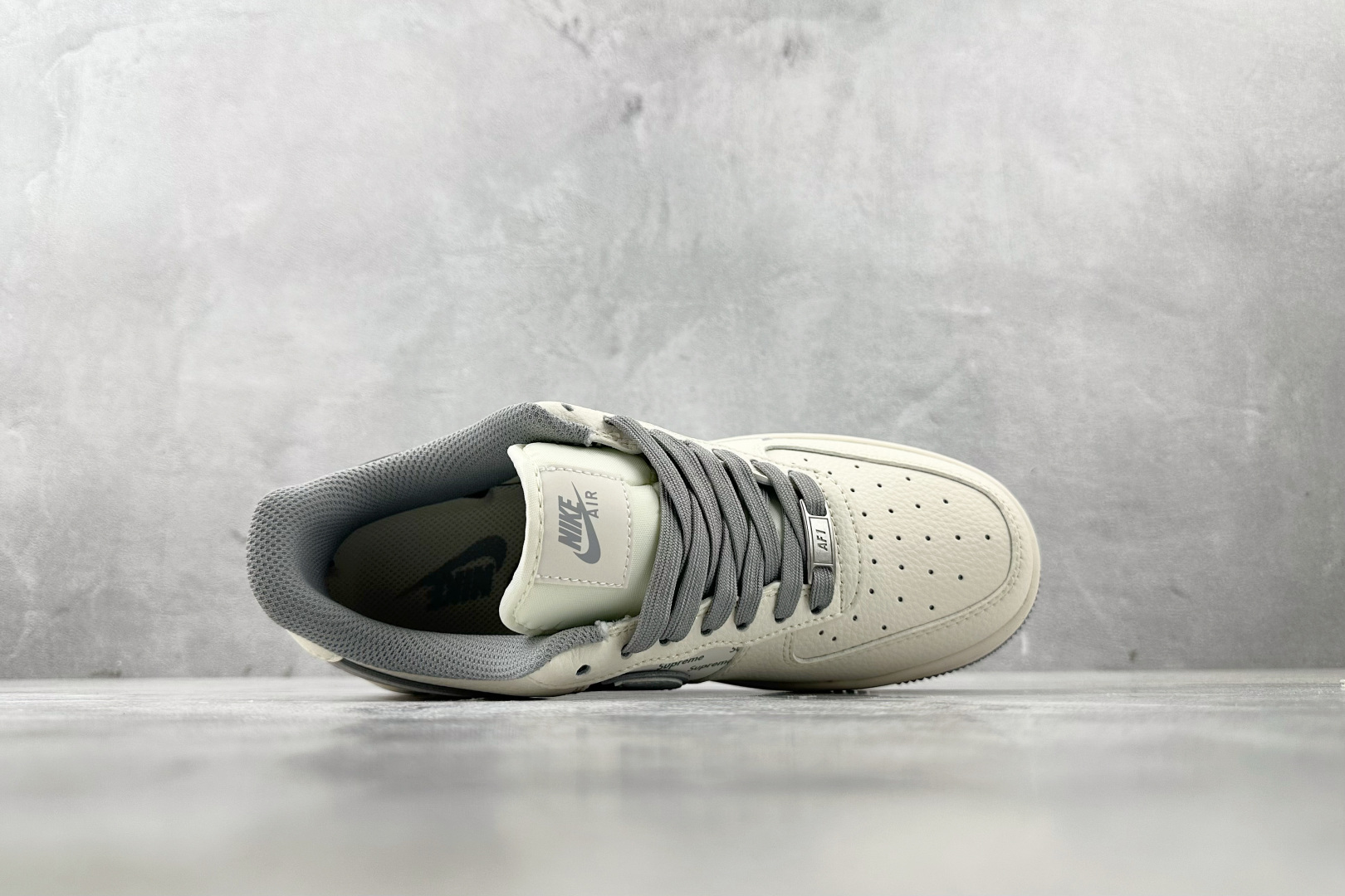 260 Nike Air Force 1'07 Supreme 联名 米白灰 XX3168-147