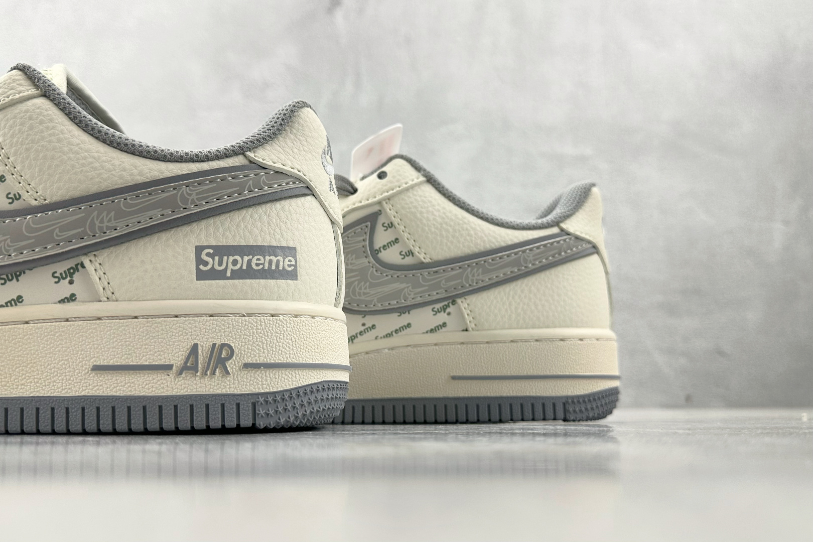 260 Nike Air Force 1'07 Supreme 联名 米白灰 XX3168-147