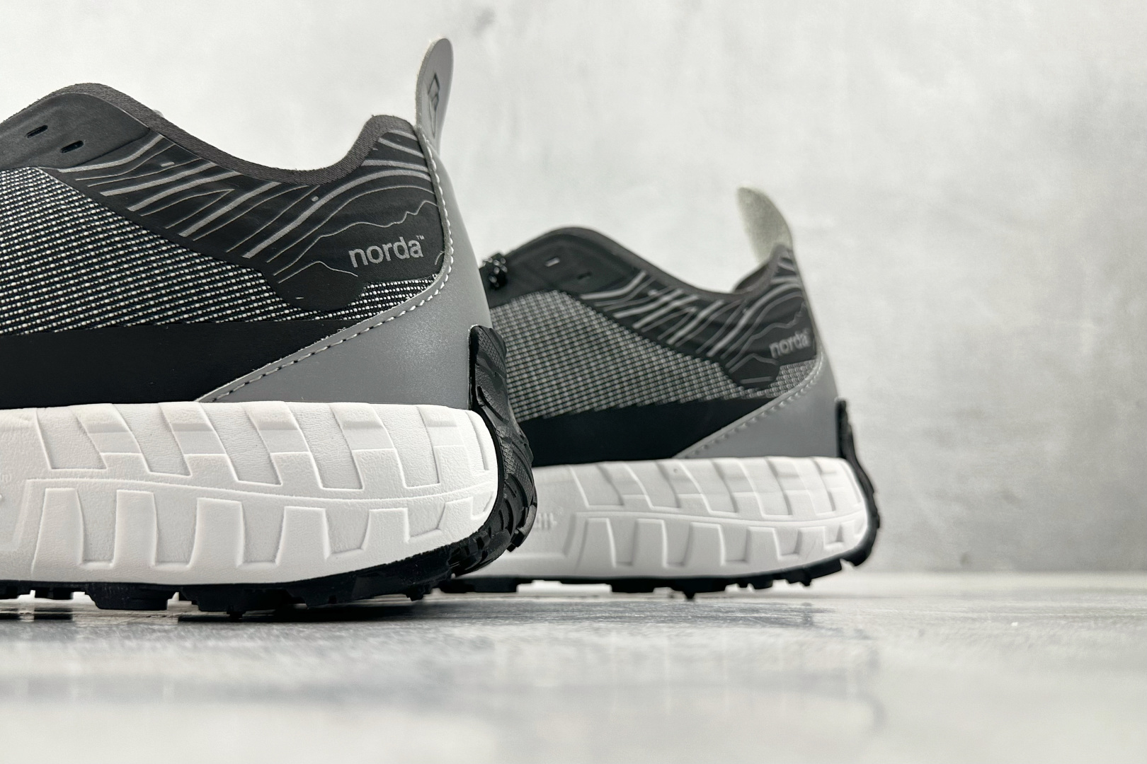 NORDA 001 黑白色 POIZON20241107137