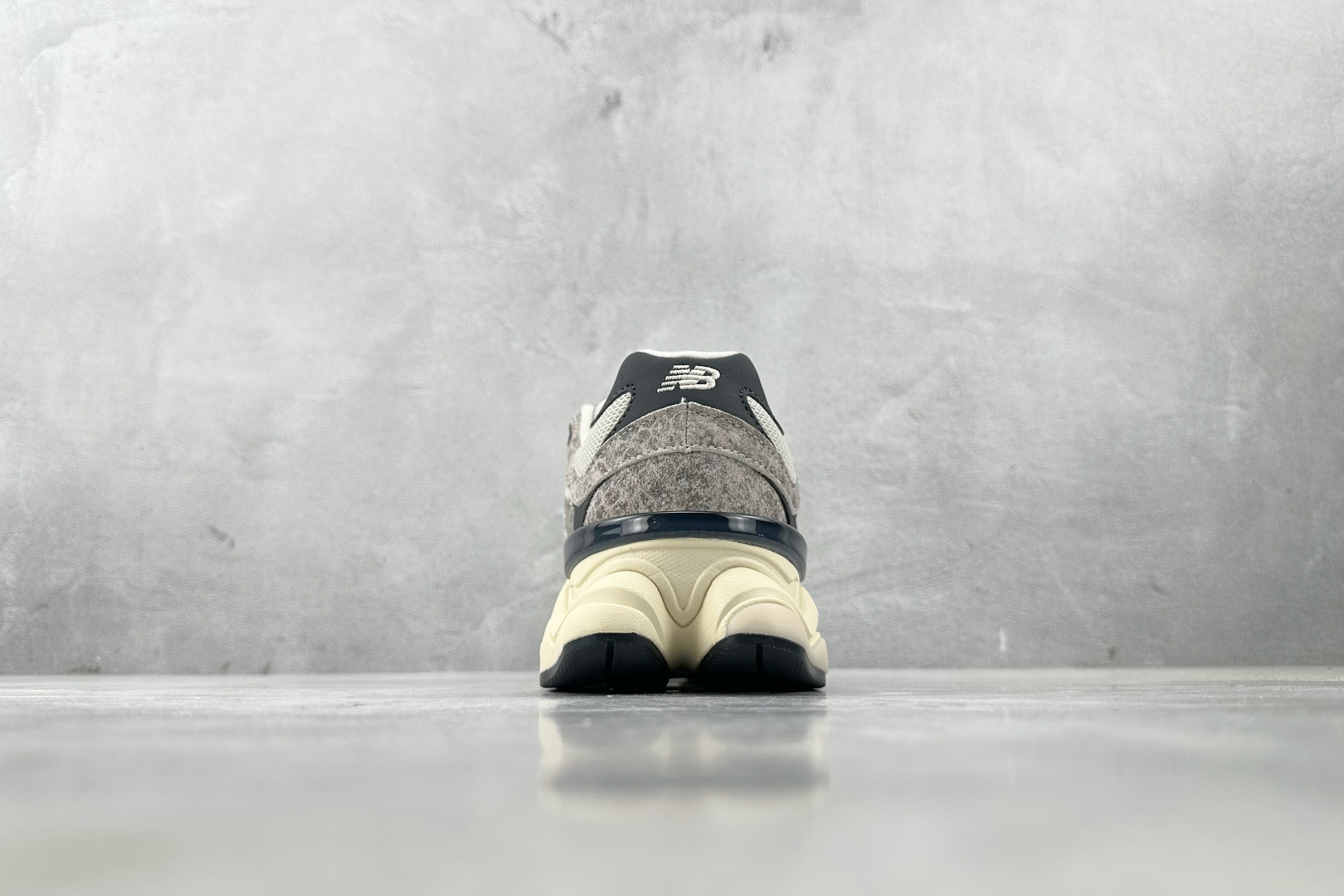 240 大厂出品 New Balance NB 9060 千禧小象蹄 灰黑色 U9060SNA