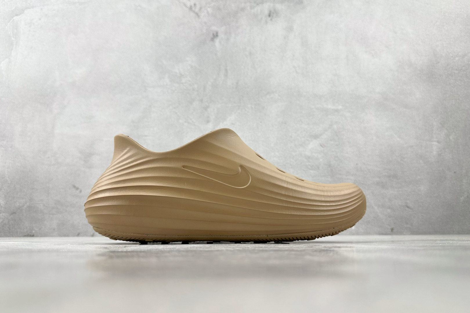 Nike ReactX Rejuven8 卡其色 HV5060-200