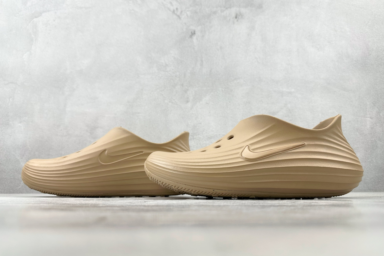 Nike ReactX Rejuven8 卡其色 HV5060-200