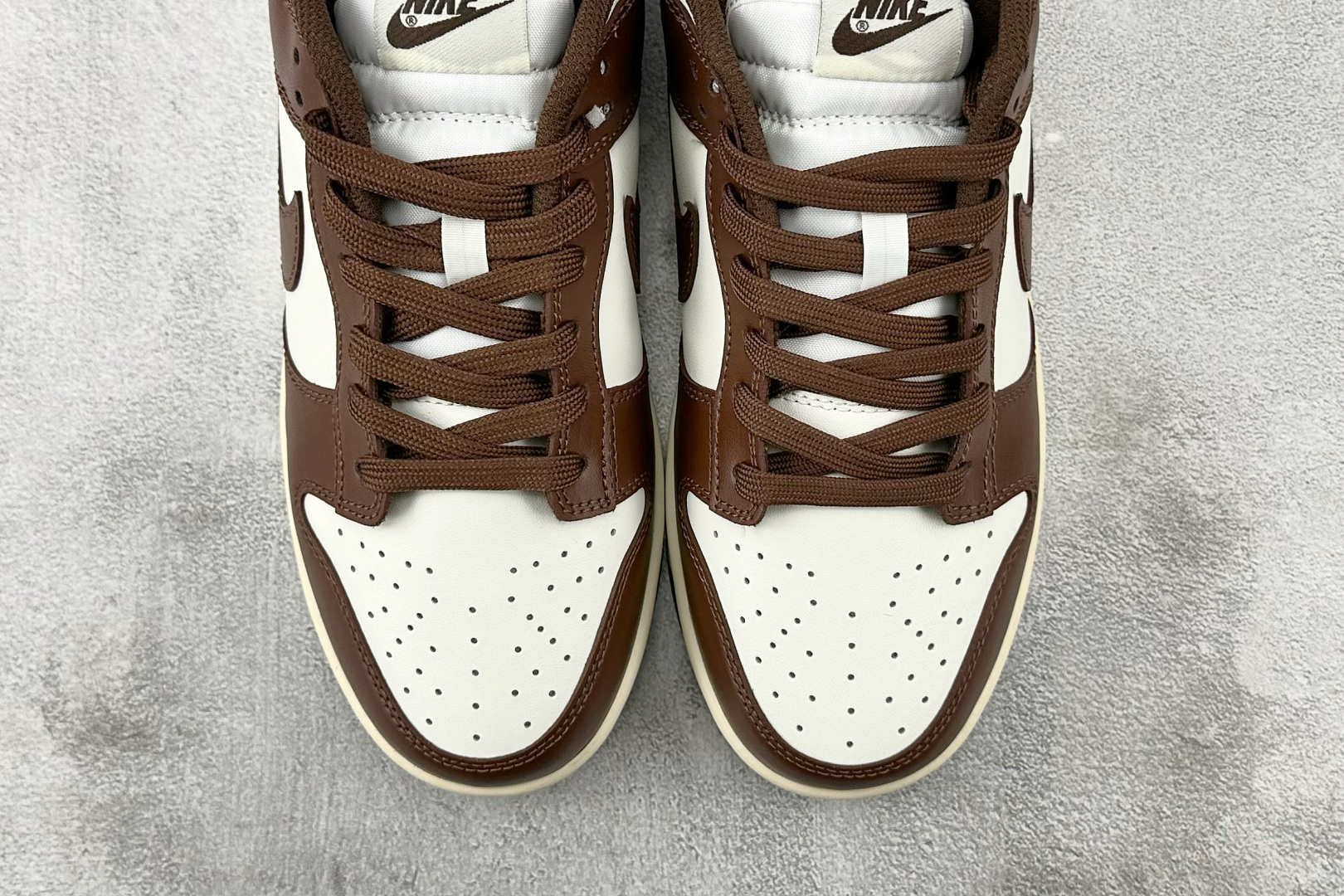 特价 
Nike Dunk Surfaces In Brown And Sail 巧克力 棕白

货号：