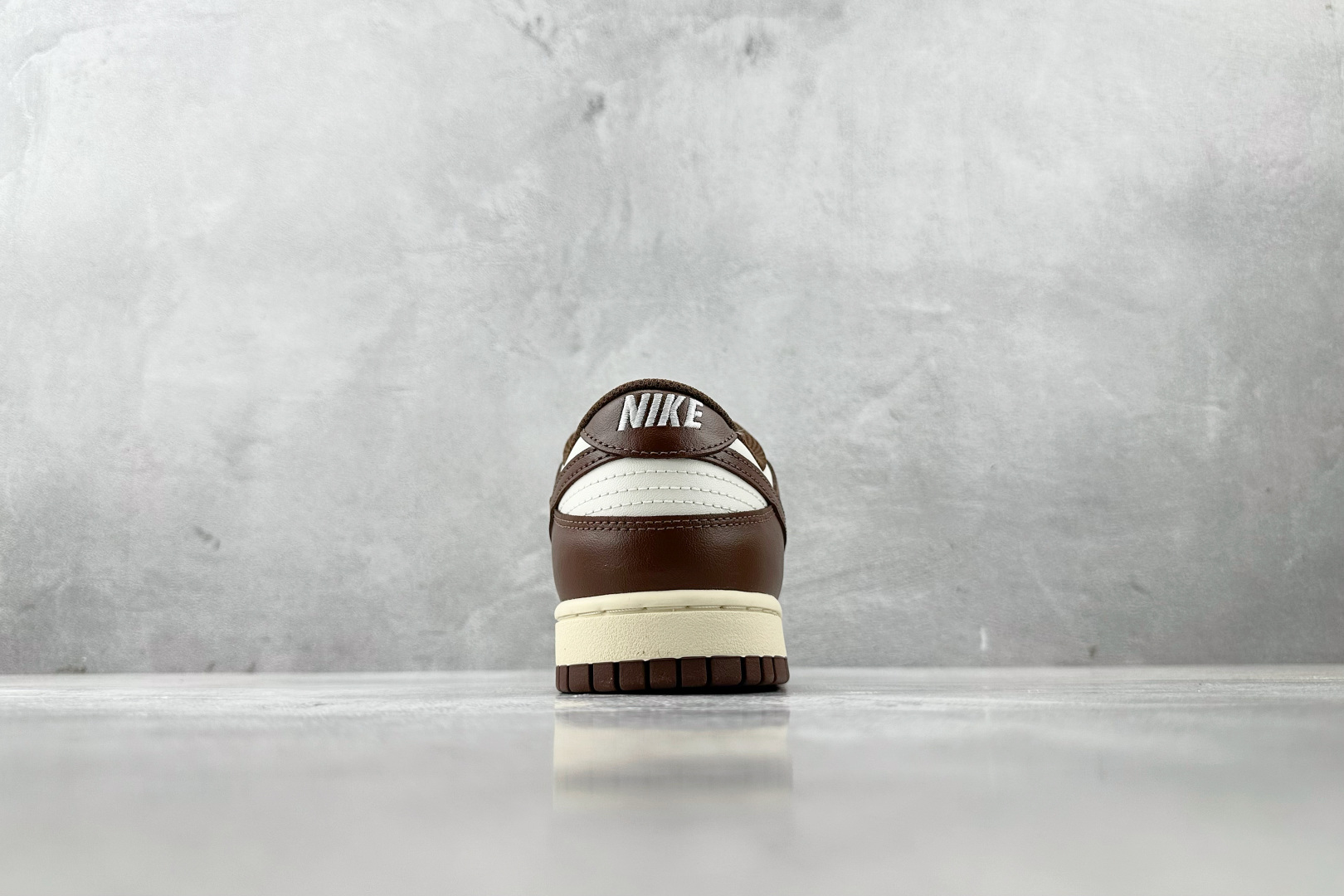 特价 
Nike Dunk Surfaces In Brown And Sail 巧克力 棕白

货号：