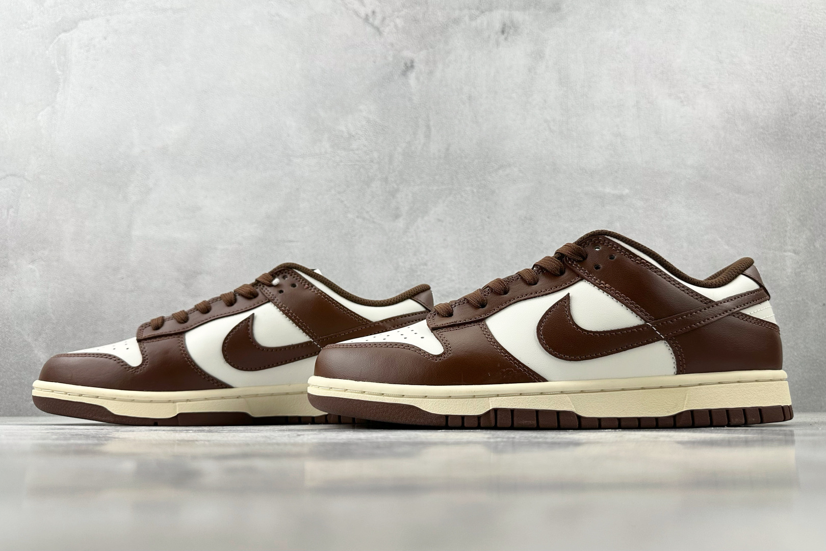 特价 
Nike Dunk Surfaces In Brown And Sail 巧克力 棕白

货号：