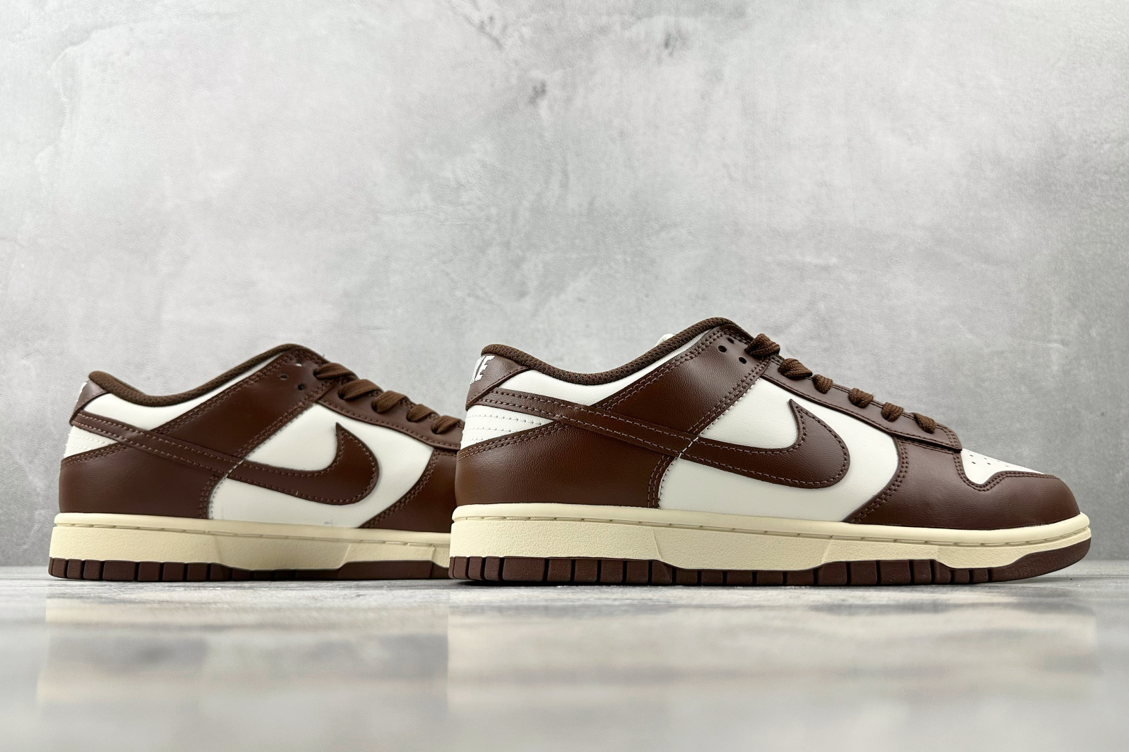 特价 
Nike Dunk Surfaces In Brown And Sail 巧克力 棕白

货号：