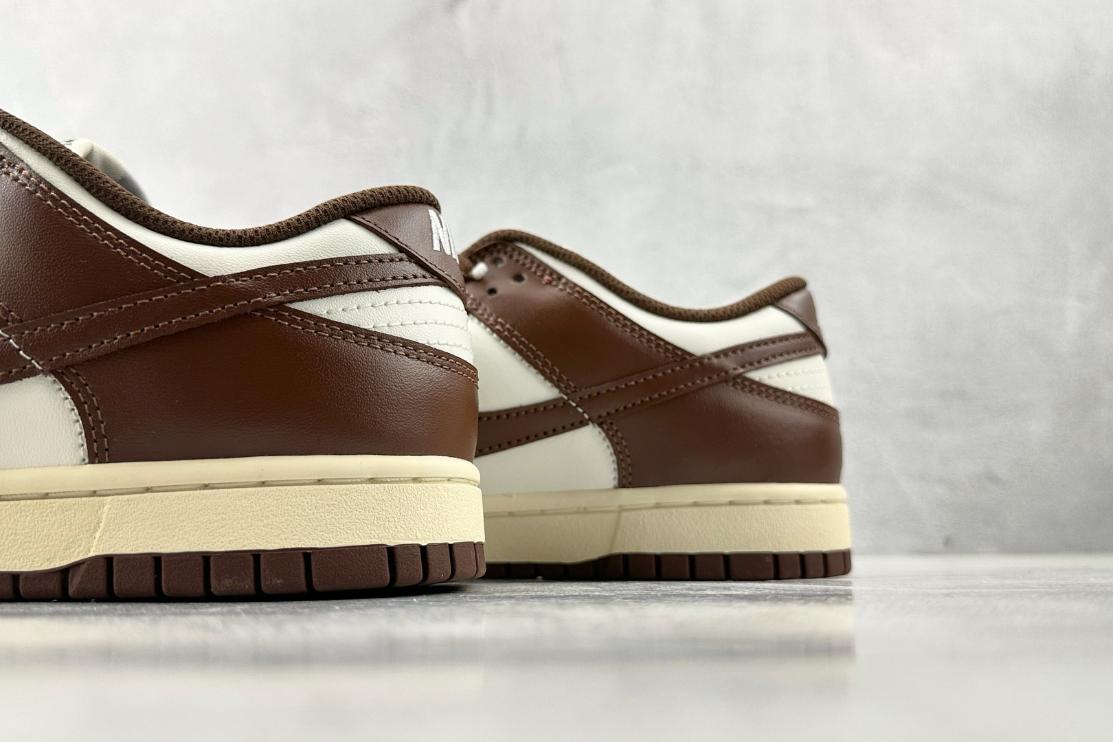 特价 
Nike Dunk Surfaces In Brown And Sail 巧克力 棕白

货号：