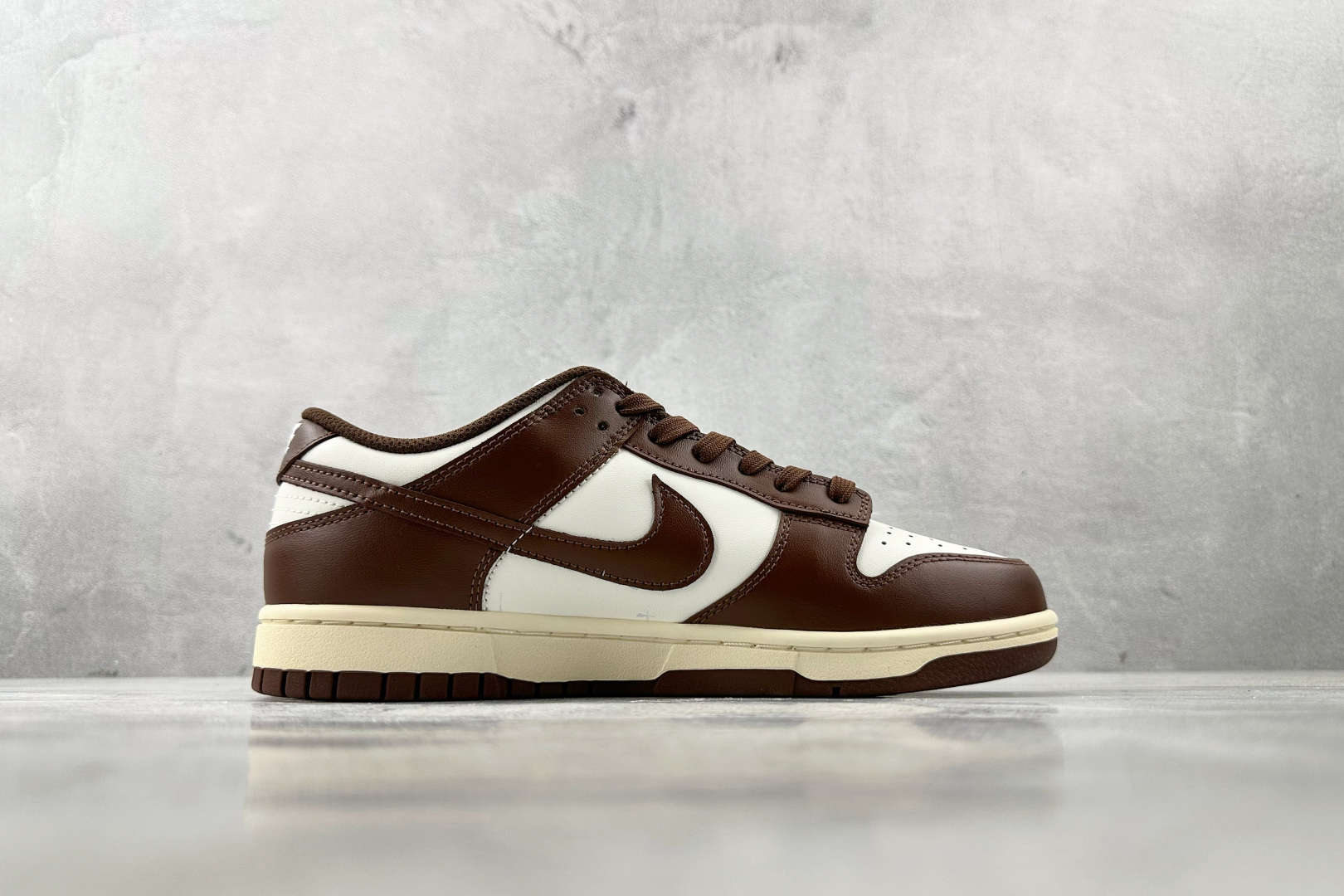 特价 
Nike Dunk Surfaces In Brown And Sail 巧克力 棕白

货号：