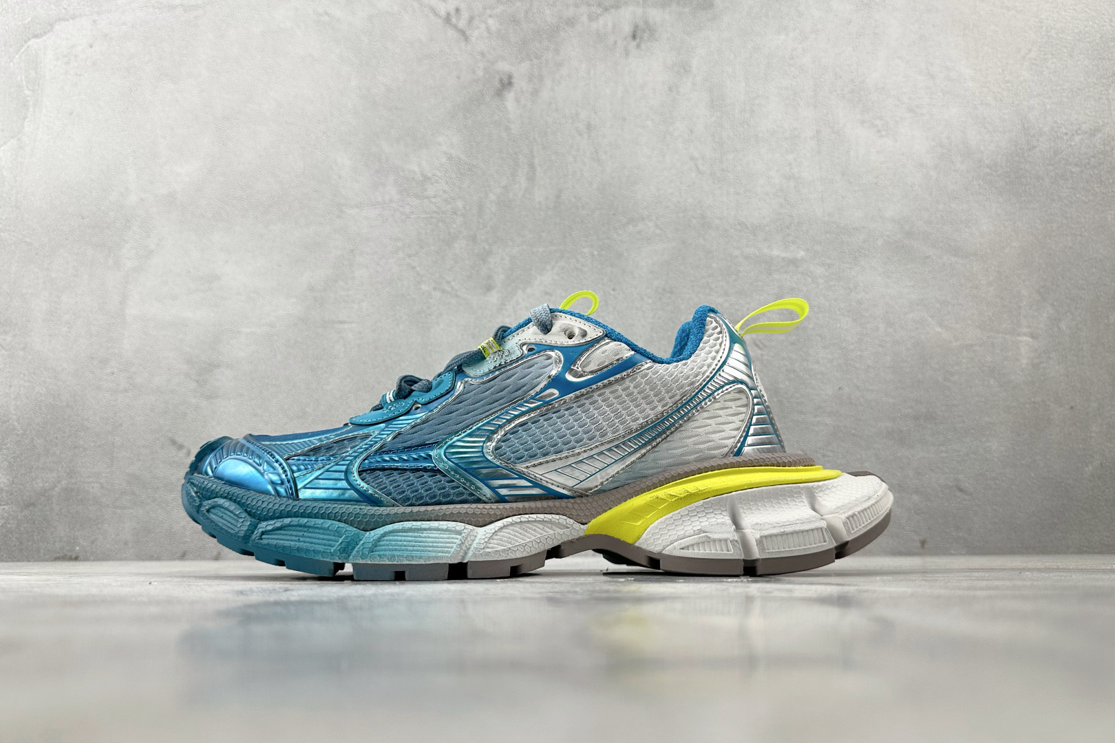 390 代购版 Balenciaga 巴黎世家 3XL 白蓝渐变色 734734W3XTS9479