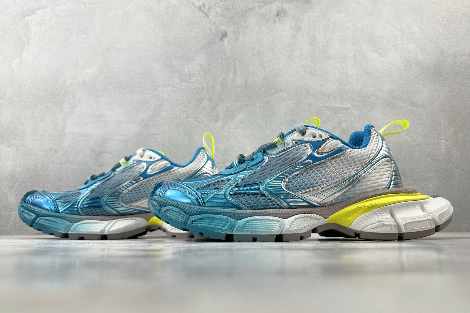 390 代购版 Balenciaga 巴黎世家 3XL 白蓝渐变色 734734W3XTS9479