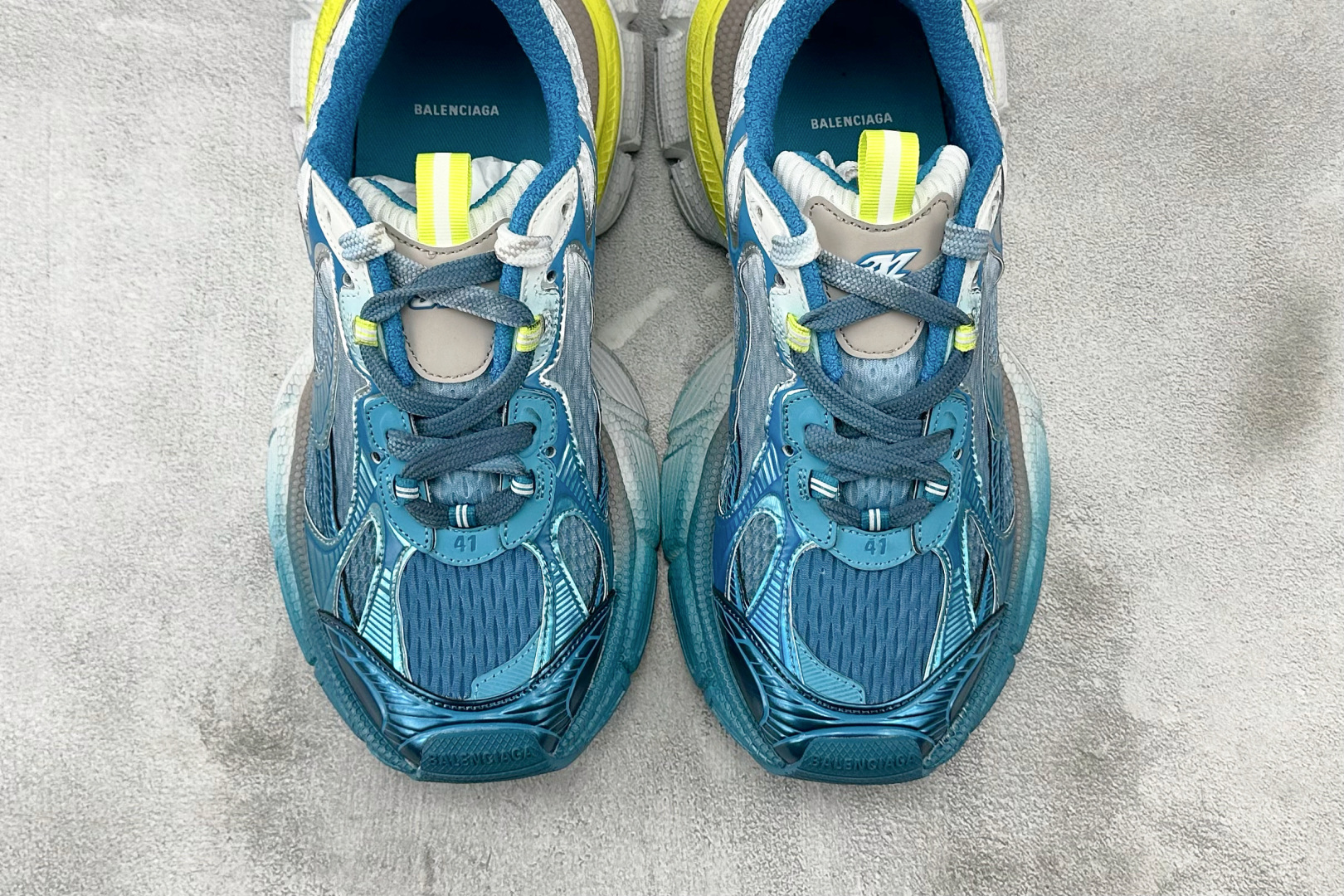 390 代购版 Balenciaga 巴黎世家 3XL 白蓝渐变色 734734W3XTS9479