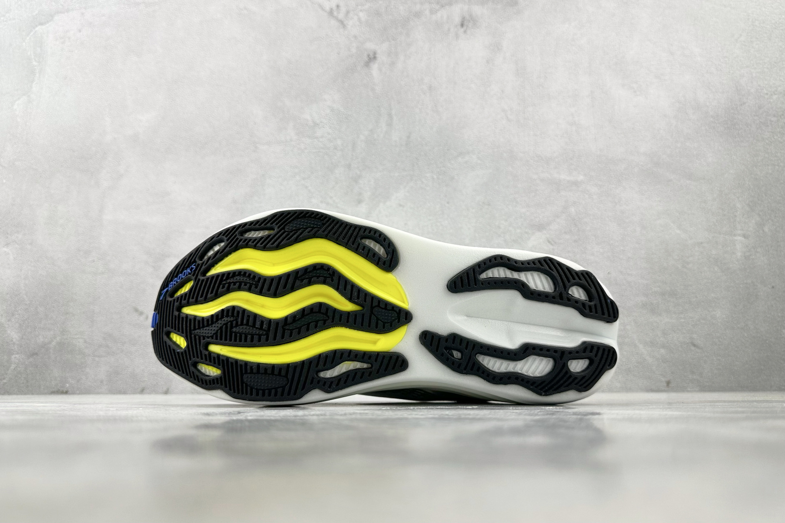 东南亚订单 Brooks布鲁克斯 Glycerin max 灰色 1104471D099