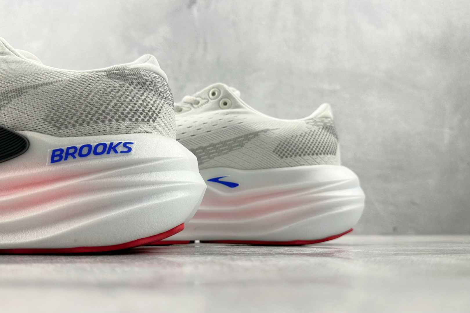 东南亚订单 Brooks布鲁克斯 Glycerin max 白黑粉 1204361B118