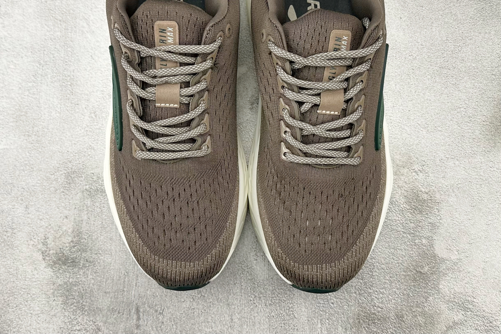东南亚订单 Brooks布鲁克斯 Glycerin max 棕绿色 1104471D284