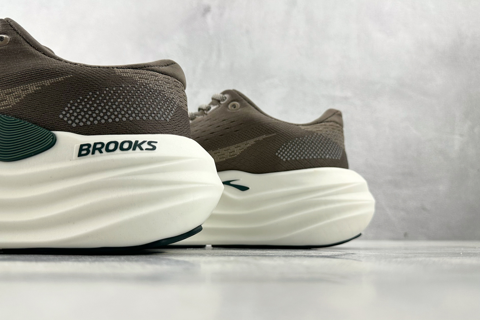 东南亚订单 Brooks布鲁克斯 Glycerin max 棕绿色 1104471D284