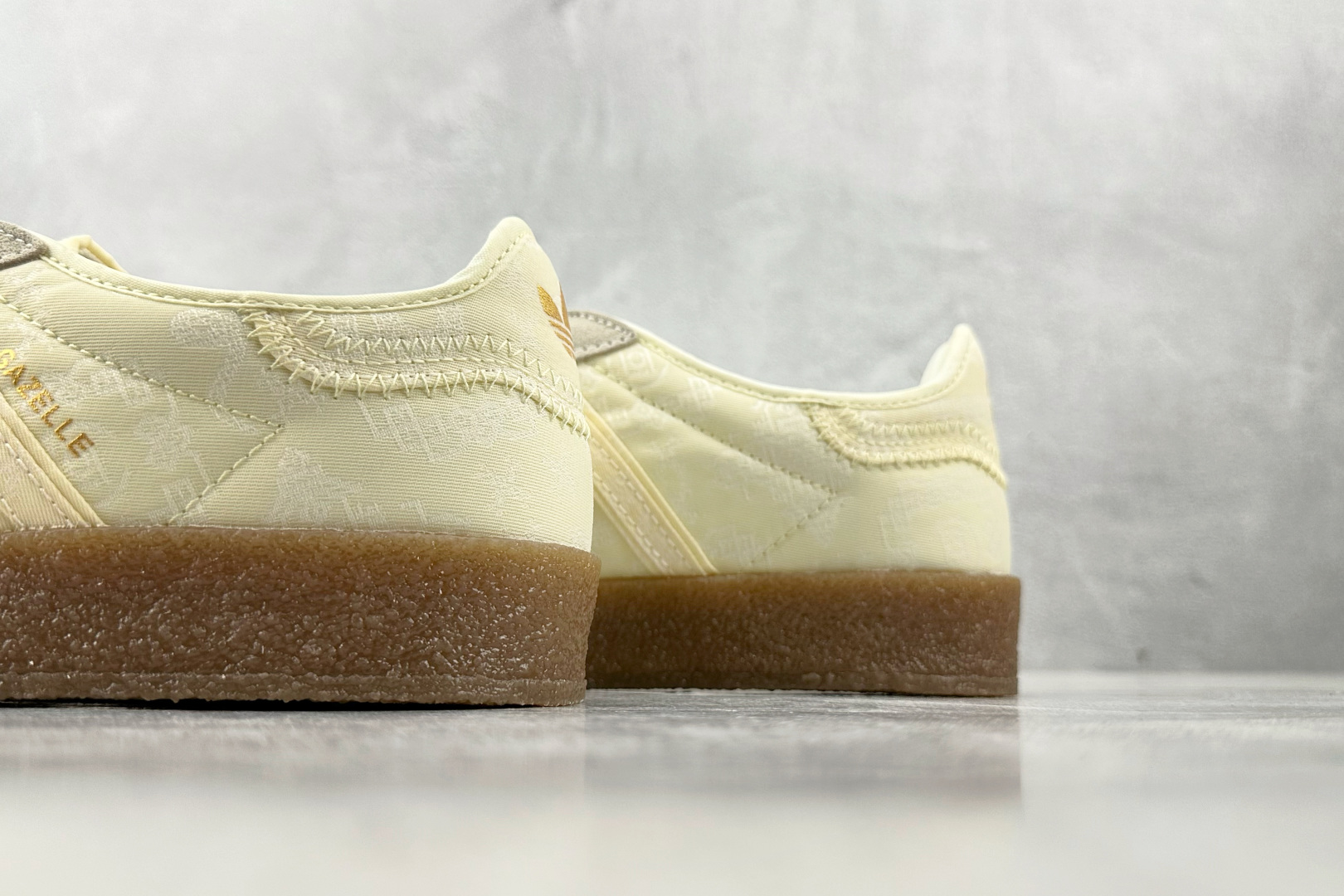 出口订单 CLOT x adidas originals GAZELLE ”Crepe Sole Pack”米白 JR5410