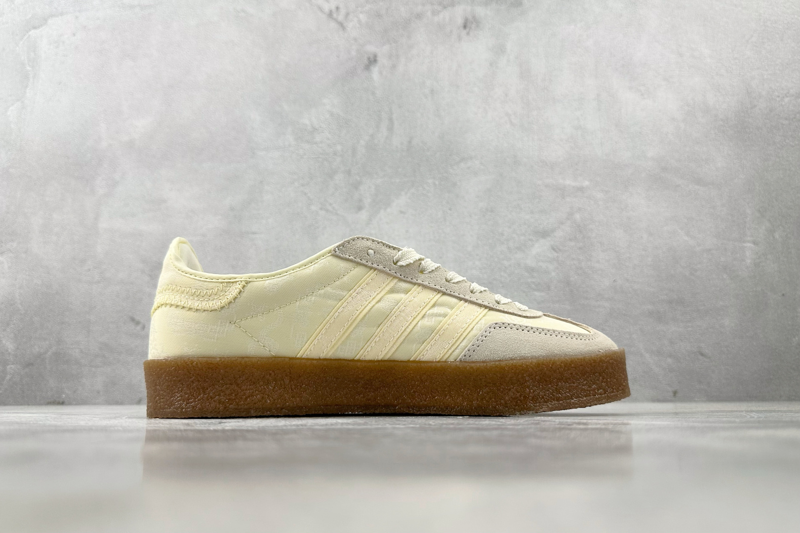 出口订单 CLOT x adidas originals GAZELLE ”Crepe Sole Pack”米白 JR5410