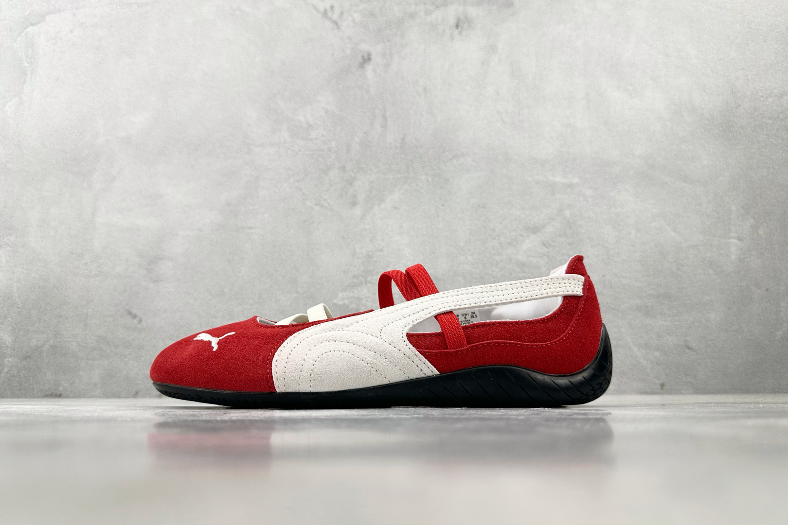 ZX 神版 本地
PUMA Speedcat 红白

货号：-07
尺码：36 36.5 37 38.5