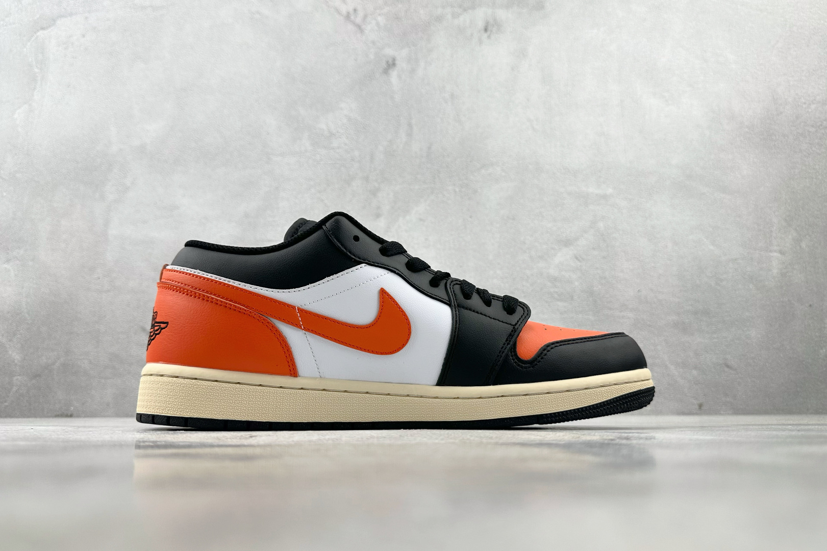 综合版 Jordan Air Jordan 1 黑白色 553558-081