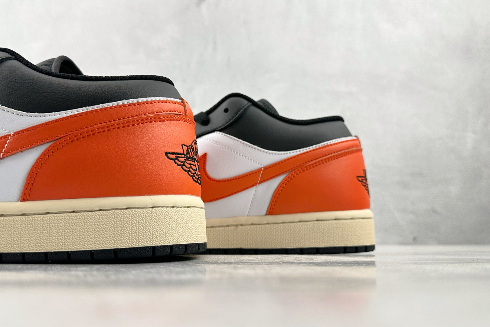 综合版 Jordan Air Jordan 1 黑白色 553558-081