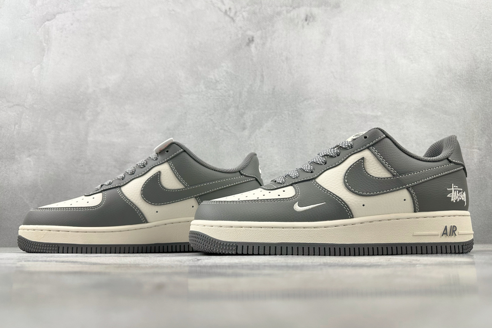 XC特价 
Nike Air Force 1'07  斯图西 联名 灰白

货号：BB5353 512
