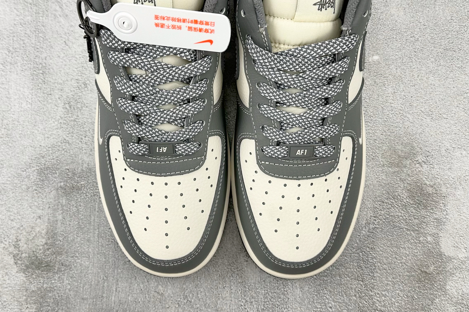 XC特价 
Nike Air Force 1'07  斯图西 联名 灰白

货号：BB5353 512

