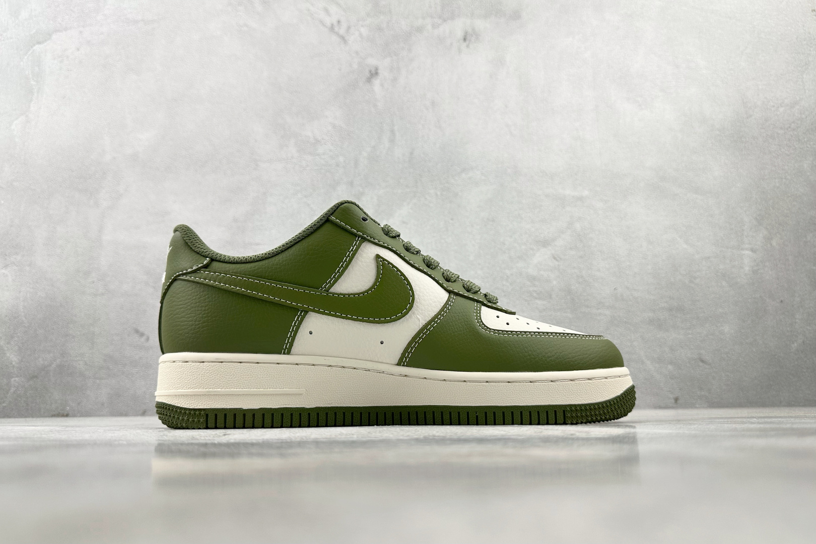 XC特价 
Nike Air Force 1'07  斯图西 联名 绿白

货号：BB5353 515
