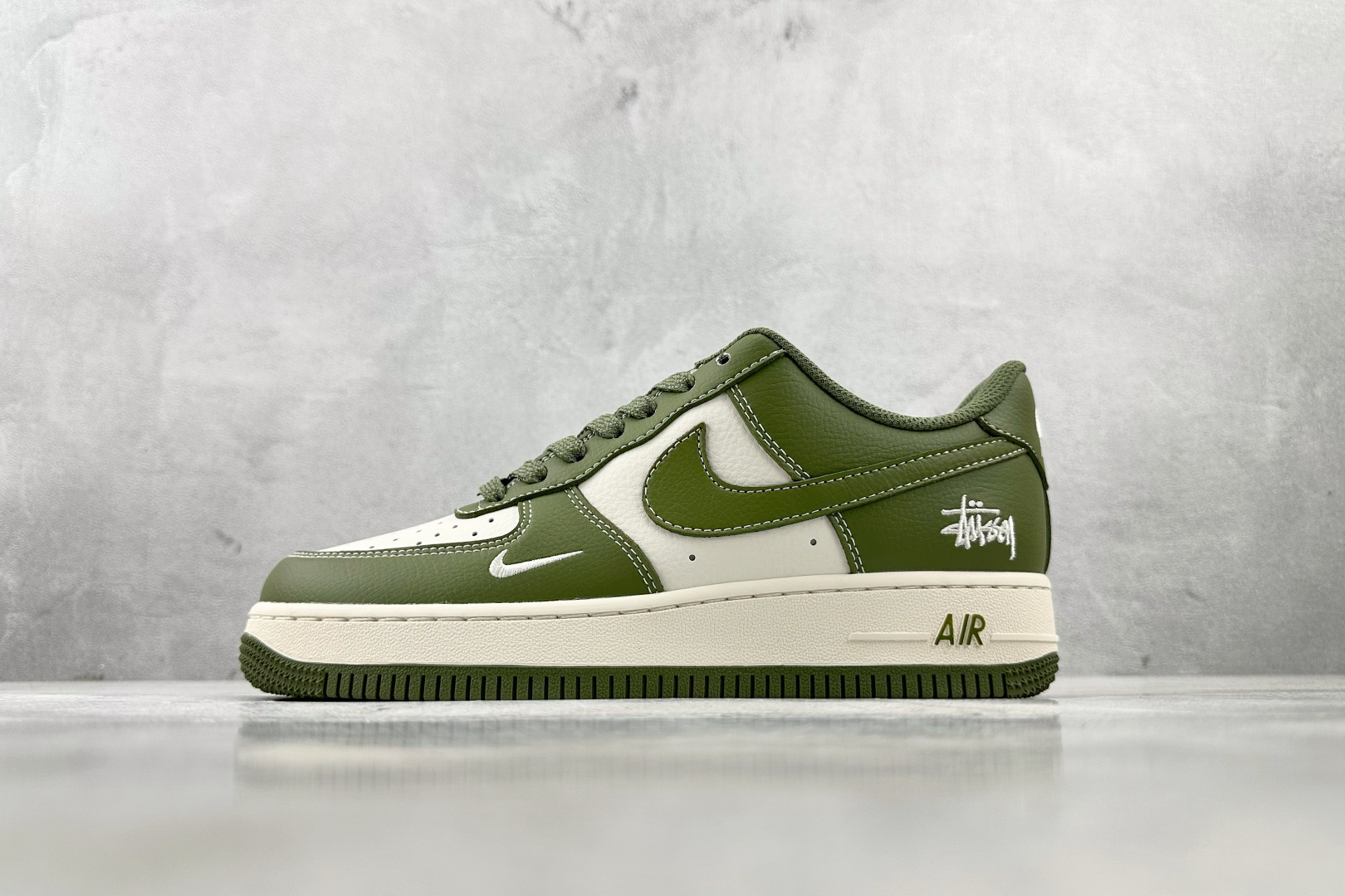 XC特价 
Nike Air Force 1'07  斯图西 联名 绿白

货号：BB5353 515
