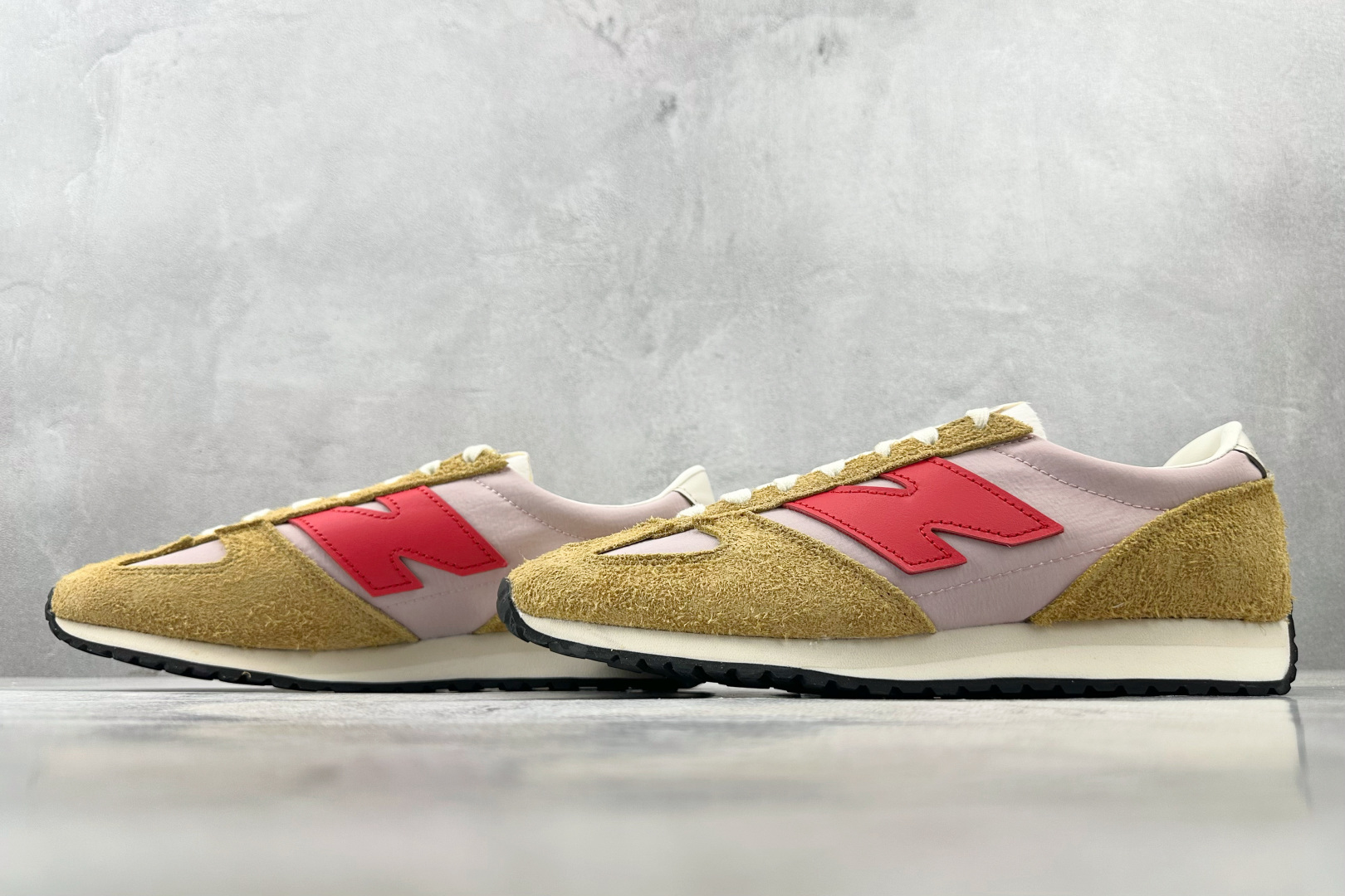 DT 
公司级 New Balance NB 471 黄粉

货号：U471AC
尺码：36 36.5 