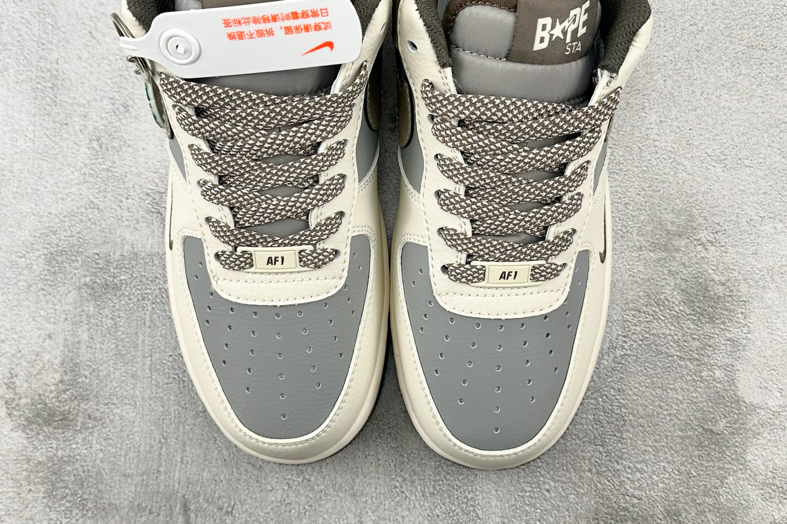 XC特价 
Nike Air Force 1'07  猿人头 联名 白灰棕

货号：BB6566 210