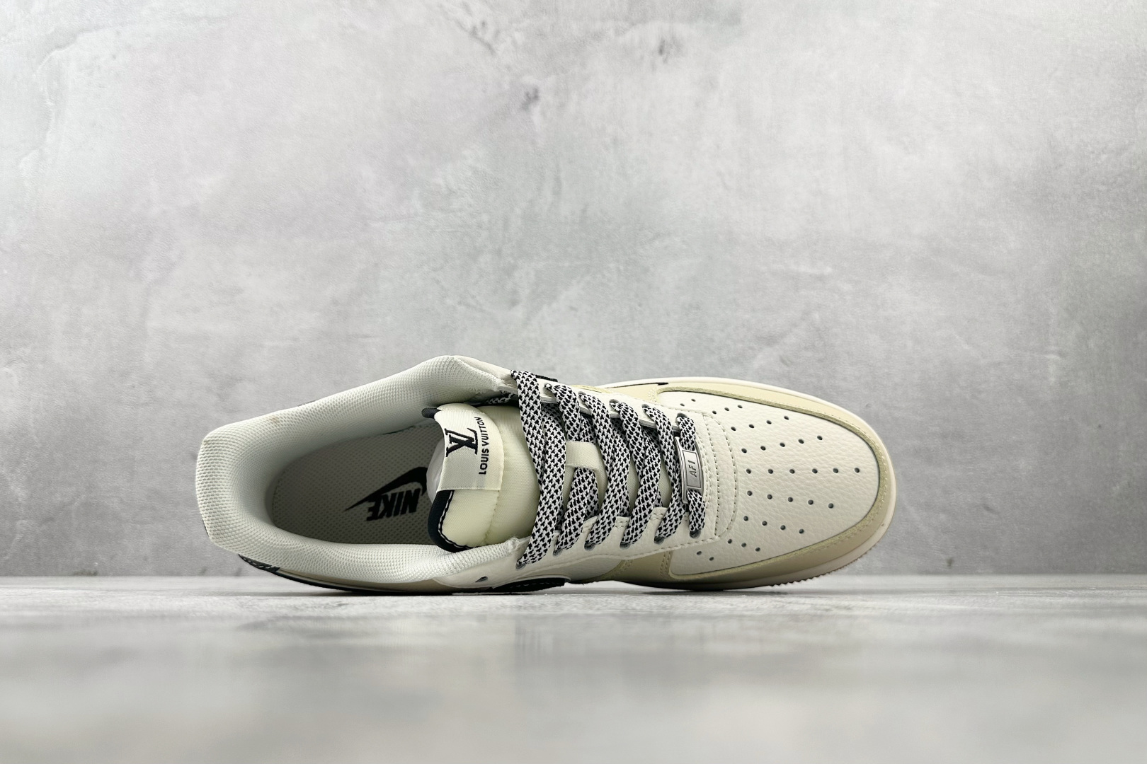 XC 
Nike Air Force 1'07  LV 联名 黄白黑

货号：ZH2598 308
尺码