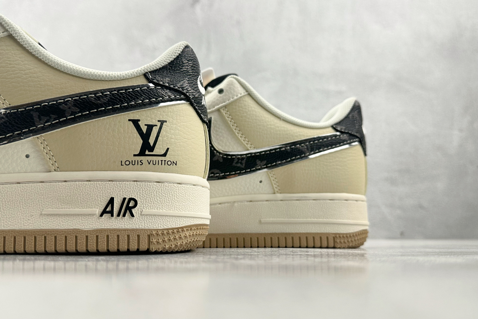 XC 
Nike Air Force 1'07  LV 联名 黄白黑

货号：ZH2598 308
尺码