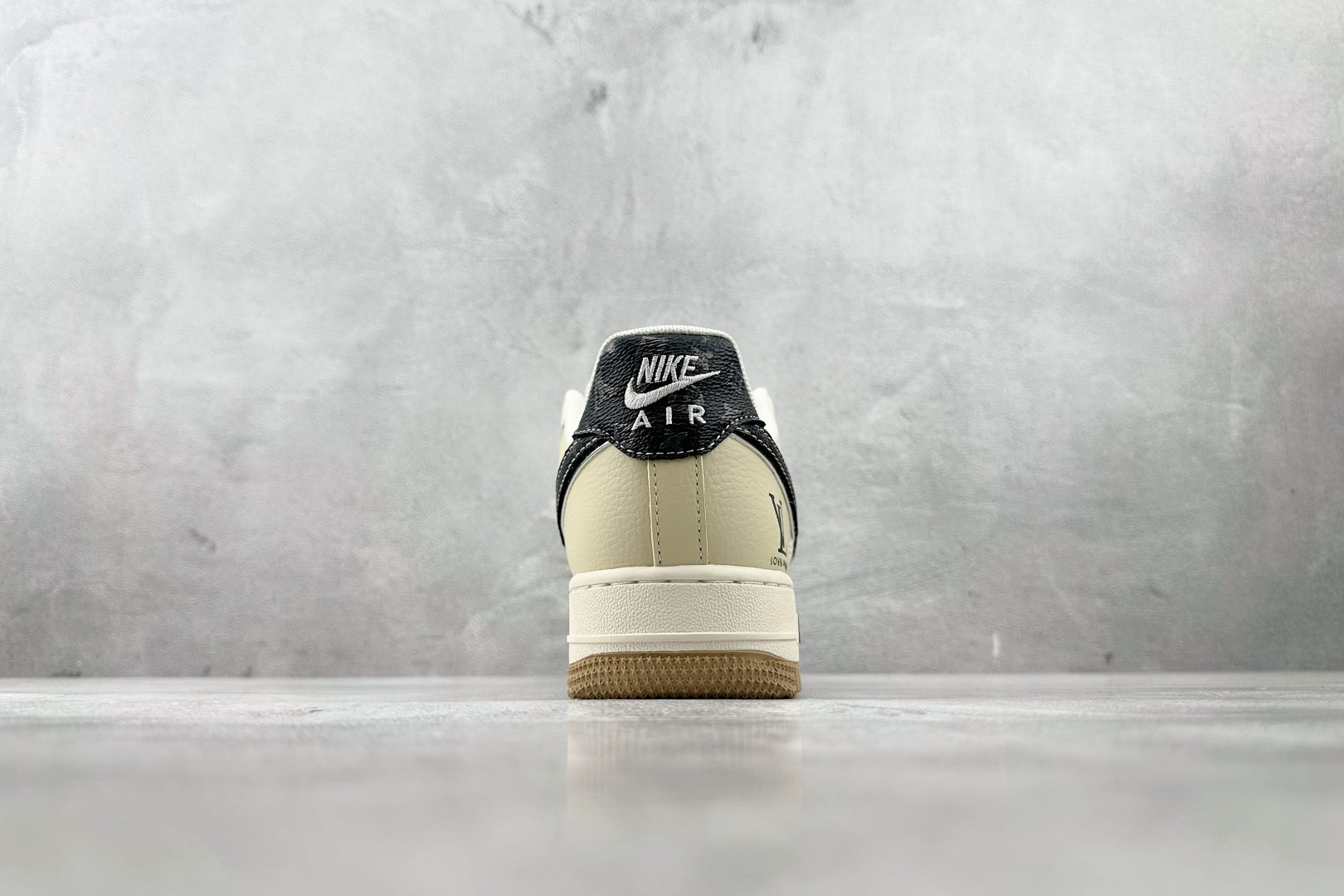 XC 
Nike Air Force 1'07  LV 联名 黄白黑

货号：ZH2598 308
尺码